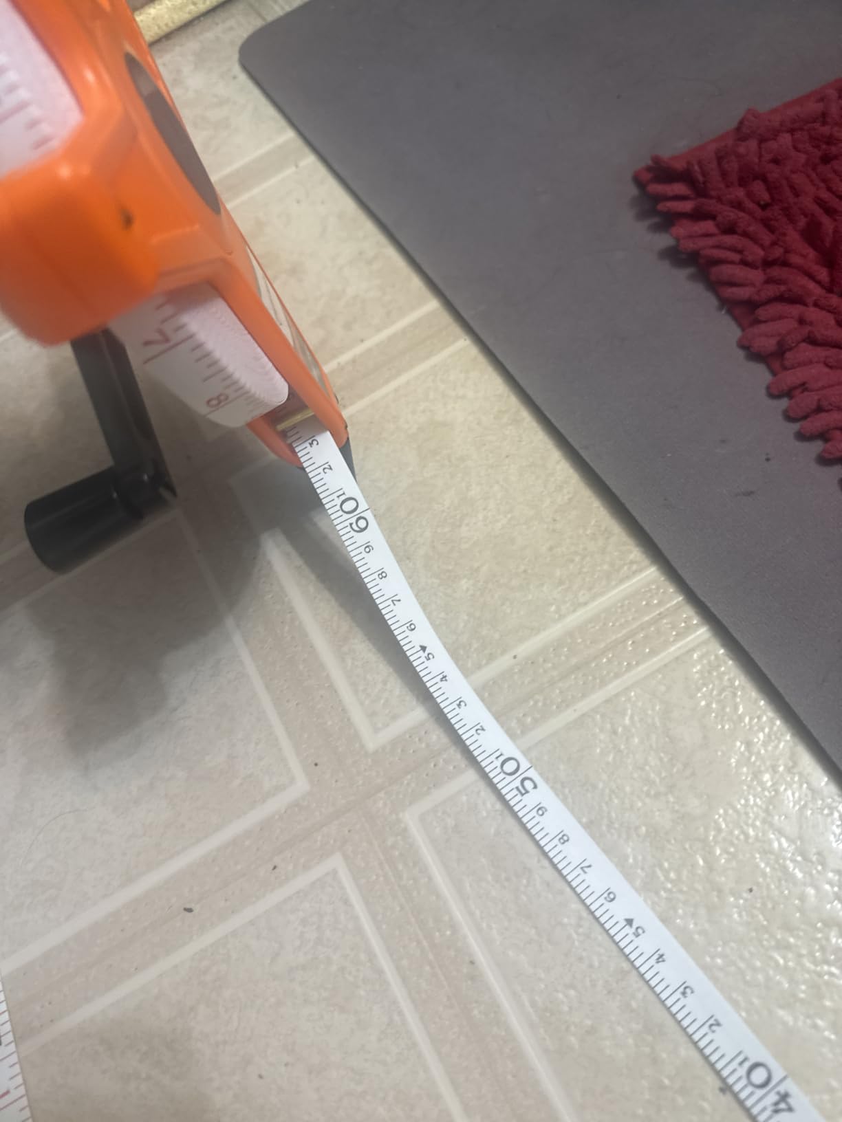 Amazon Basics Open Reel Fiberglass Measuring Tape, Versatile, Reliable, Shock-Absorbing Handle, Inch/Metric Scale, Impact Resistant Shell, 100-feet (30-Meters) by 1/2-Inch, Orange customer photo 1