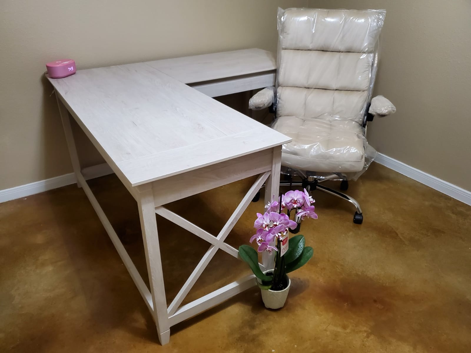 Bush Home Key West 60W Modern Farmhouse L Shaped Desk in Bing Cherry, 60-Inch Corner Computer Table for Home Office Workspace customer photo 1