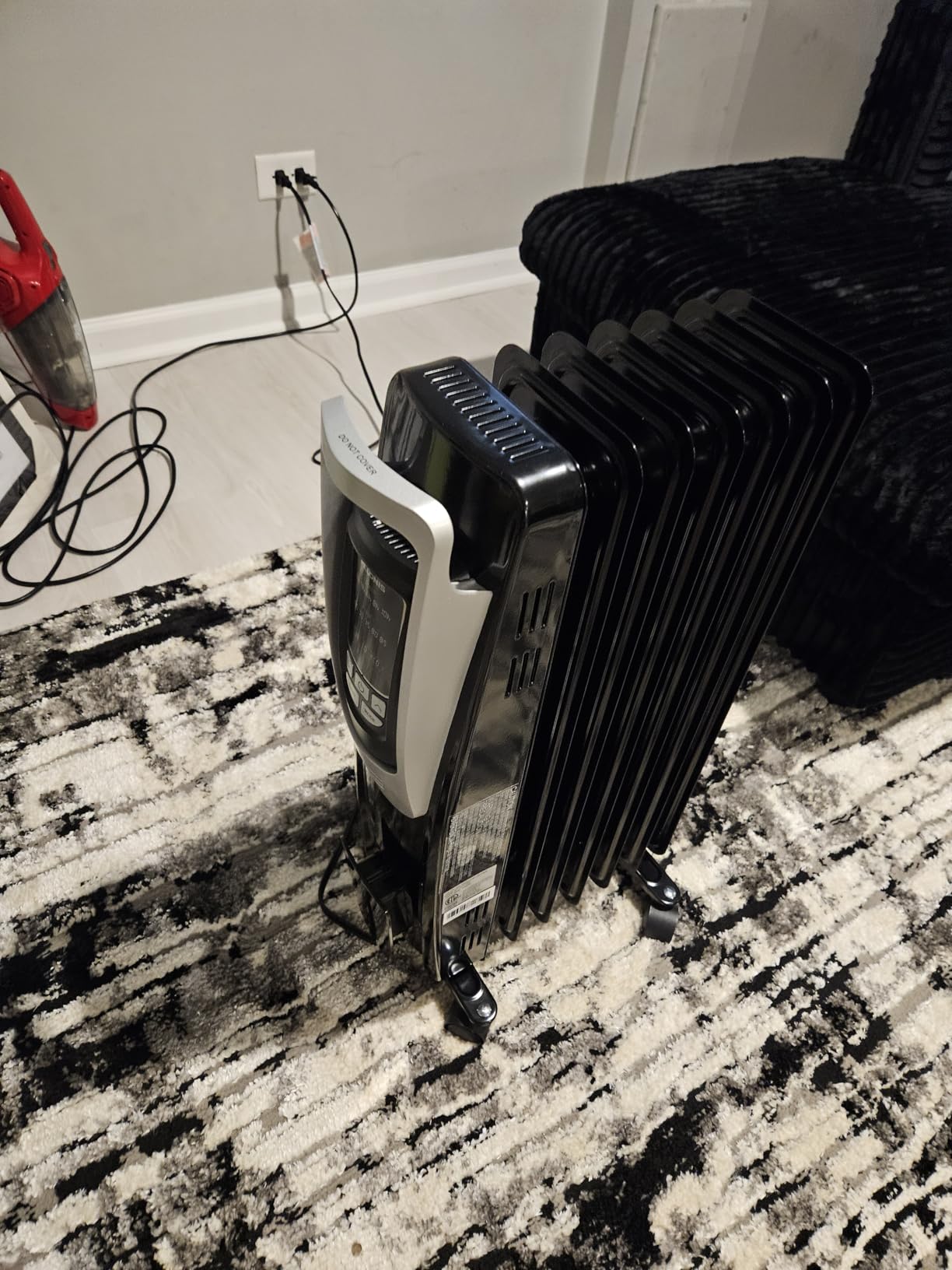 PELONIS Champagne Oil Filled Radiator Heater with Remote and Thermostat, 5 Temperature Settings for indoor use Large Room, Energy Efficient Electric Space heater with Safety Features customer photo 1