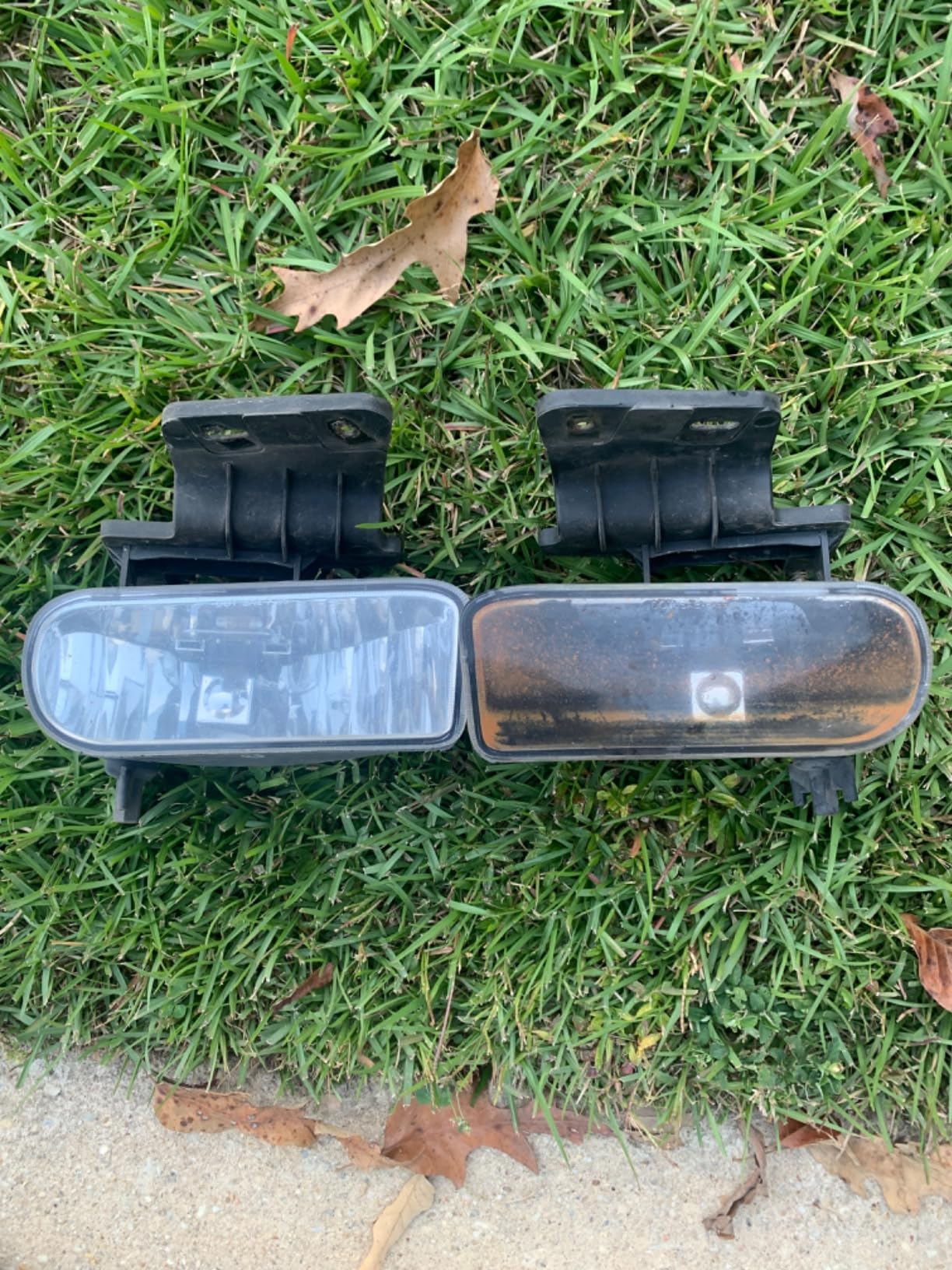 IRONTEK Clear Lens 1 Pair Fog Lights Fits for Chevrolet 99-02 Silverado 1500 & 2500, 00-02 Silverado 3500, 00-06 Suburban, 00-06 Tahoe Left & Right Side Driving Fog Lamp Kits customer photo 2