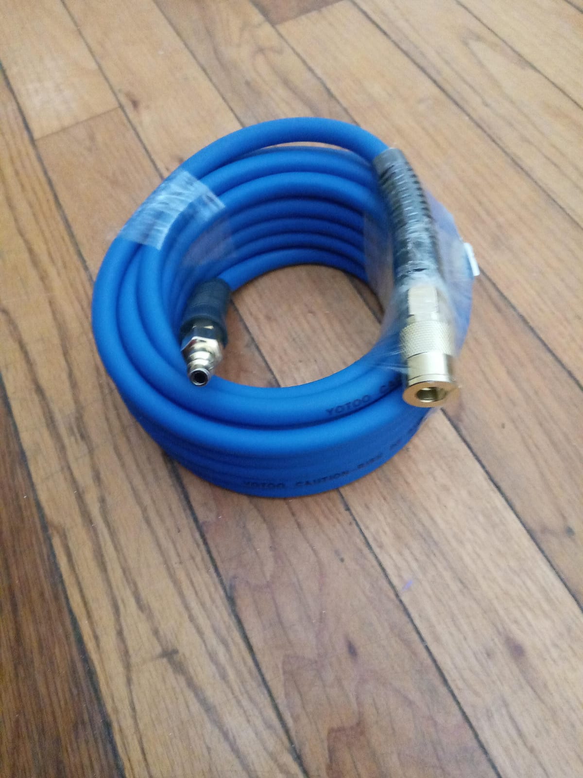 YOTOO Hybrid Air Hose 1/4 in. x 50 ft, 300 PSI Heavy Duty Air Compressor Hose, Lightweight, Kink Resistant, All-Weather Flexibility with 1/4-Inch Industrial Air Fittings and Bend Restrictors, Blue customer photo 2