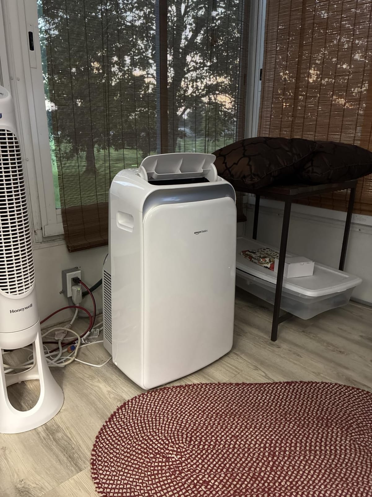Amazon Basics 4-In-1 Portable Air Conditioner with Remote, Timer, Sleep Mode, Auto Swing, Cool/Heat/Dry/Fan-Only Functions, 13500 BTU (ASHRAE), Cools Up to 550 Sqf, Energy Saving, White customer photo 1