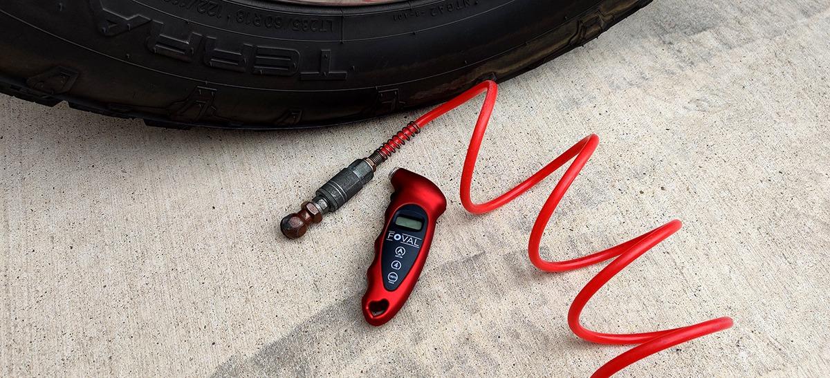 FOVAL Digital Tire Pressure Gauge 150 PSI for Car Truck Bicycle Instant Read with Backlit LCD and Non-Slip Grip (4) customer photo 2