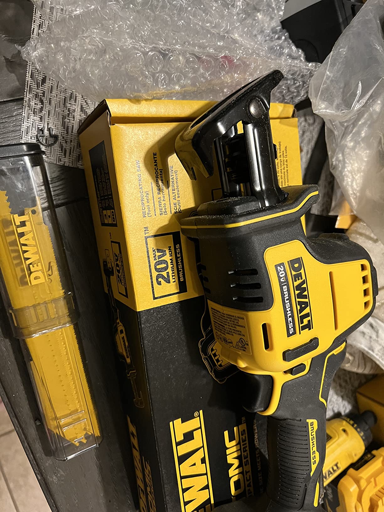 DEWALT ATOMIC 20V MAX* Reciprocating Saw, One-Handed, Cordless, Tool Only (DCS369B) customer photo 1