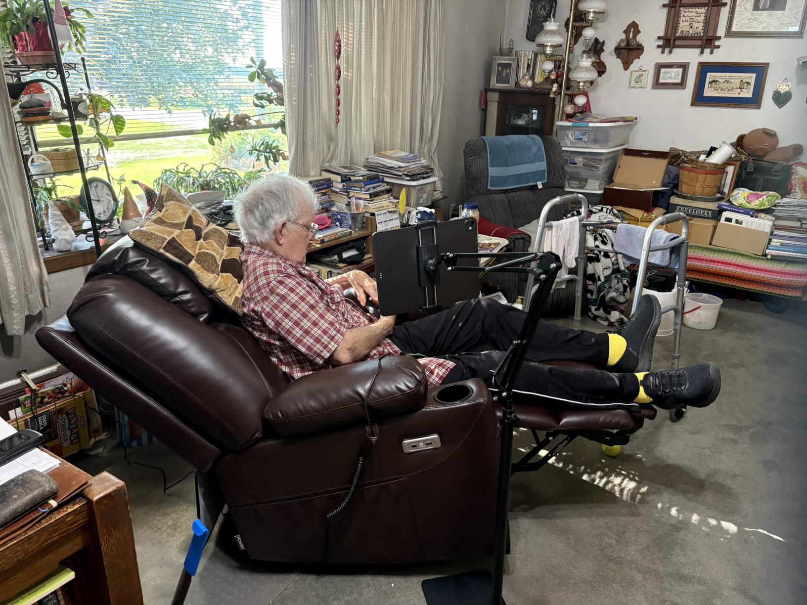 MCombo Large Power Lift Recliner Chair with Massage and Heat for Tall Elderly People, 3 Positions, Cup Holders, and USB Ports, Faux Leather 7516 (Large, Dark Brown) customer photo 1