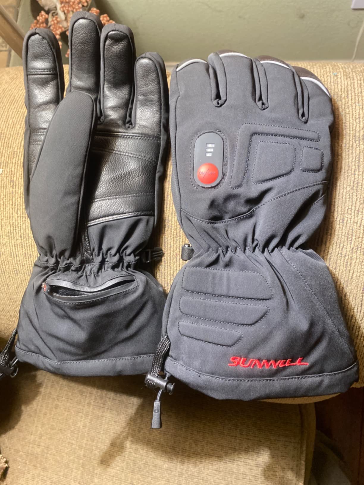 Heated Glove Liners for Men & Women, Rechargeable Thin Electric Touchscreen Gloves for Skiing, Cycling, Hiking & Typing customer photo 2