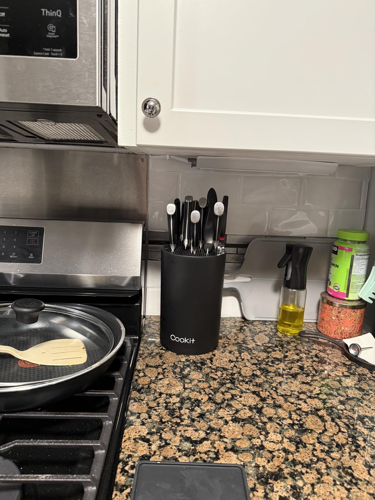 Knife Block Without Knives, Cookit Universal Round Knife Block Only, Detachable Knife Holder for Easy Cleaning, Space Saver Knife Storage Holder with Scissors Slot, Black customer photo 1
