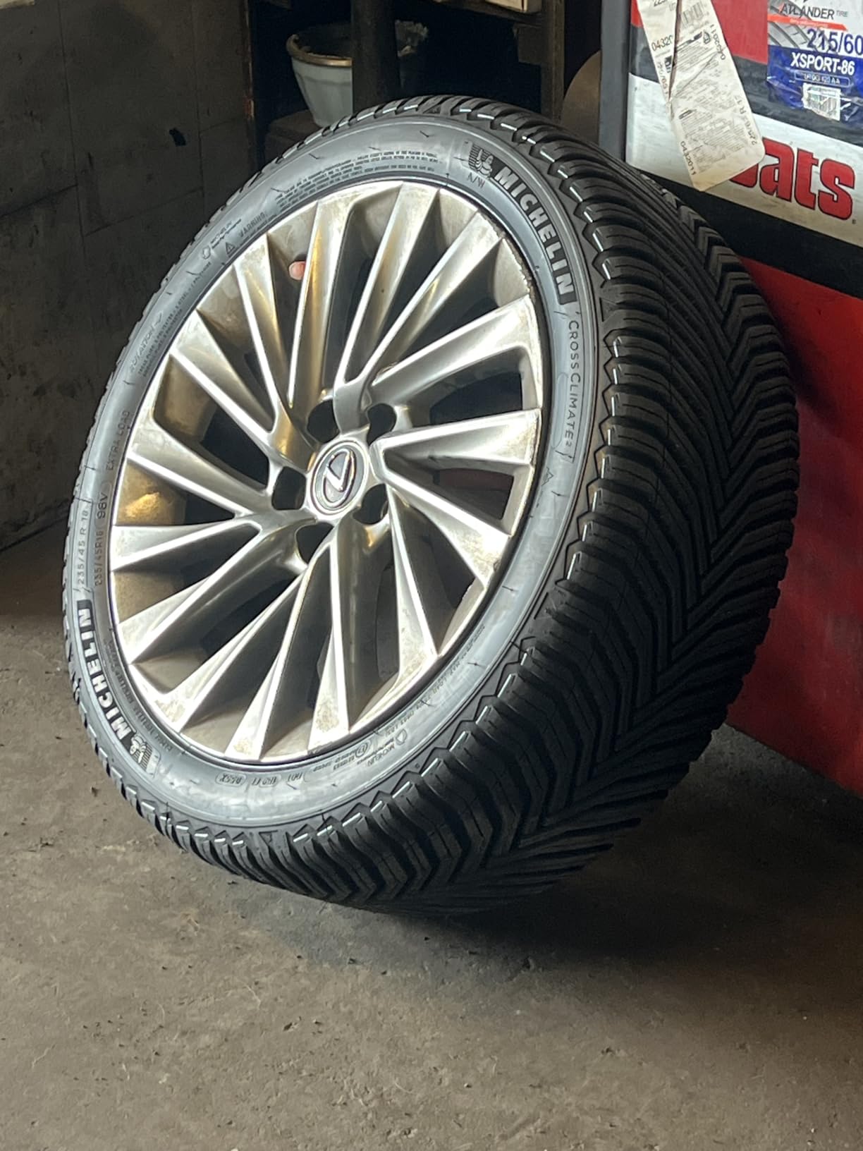 MICHELIN CROSSCLIMATE2 A/W CUV 235/60R18 107V XL (Set of 1 Tire Only) customer photo 1