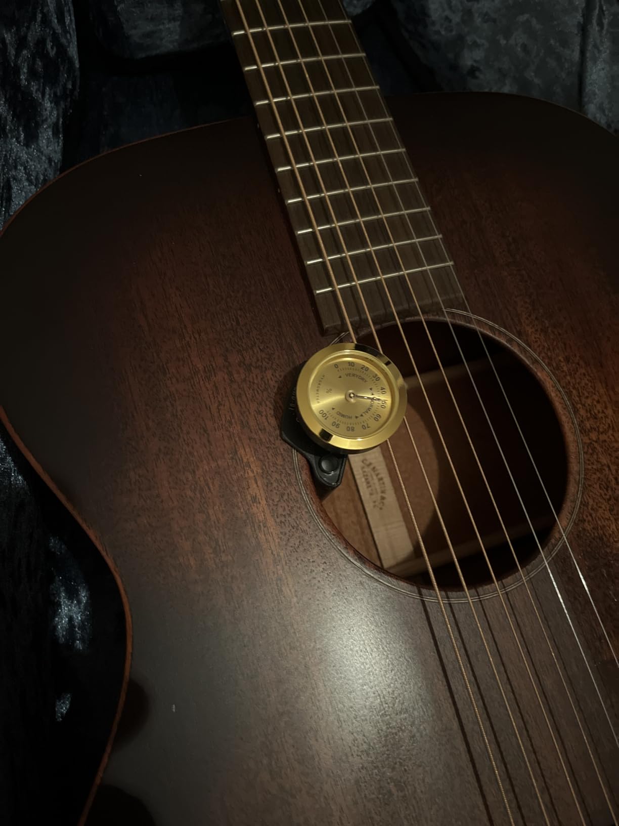 GUITTO 2-in-1 Guitar Humidifier & Analog Hygrometer, Clip-On Soundhole Humidity Care System with Refillable Sponge, No-Battery Gauge for Acoustic Guitar (GHD-01) customer photo 1