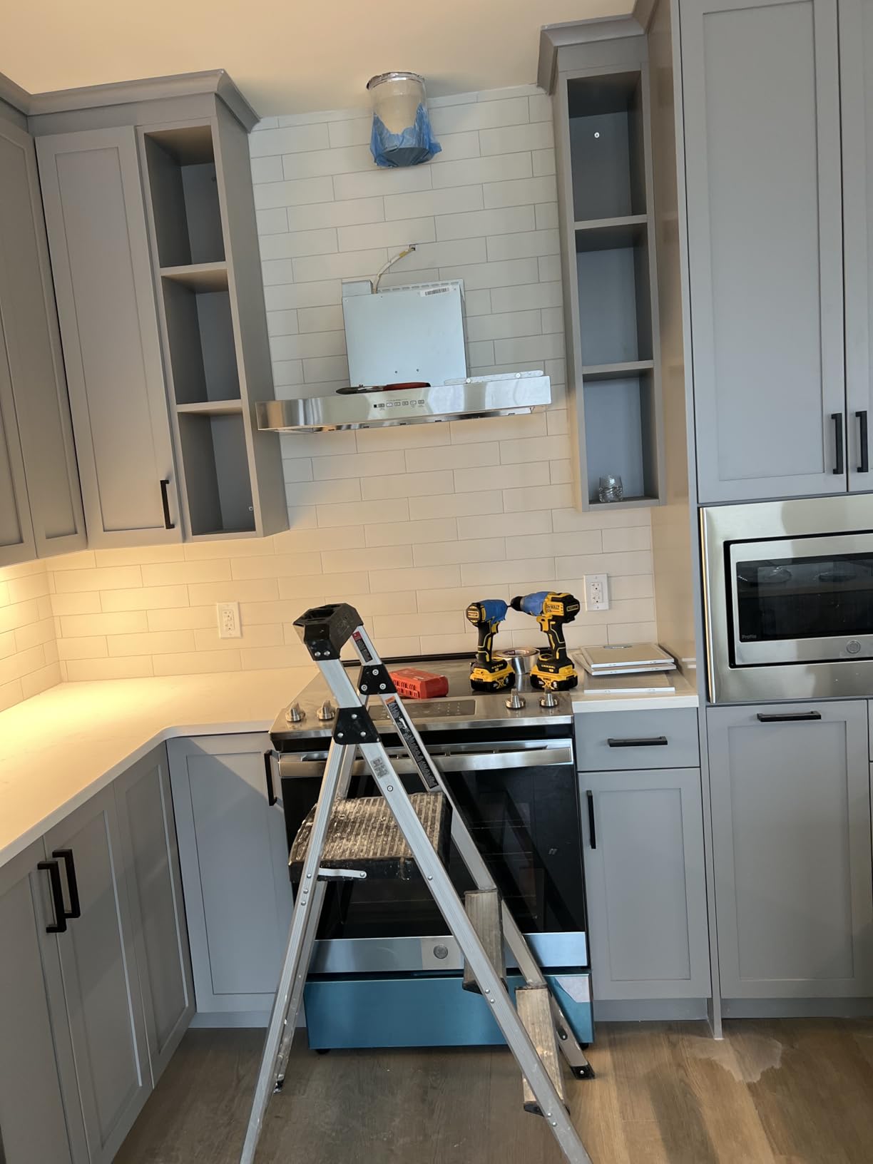 DEWALT FLEXVOLT ADVANTAGE 20V MAX* Combo Kit with Hammer Drill & Impact Driver, 5.0-Ah, 2-Tool (DCK2100P2) customer photo 1