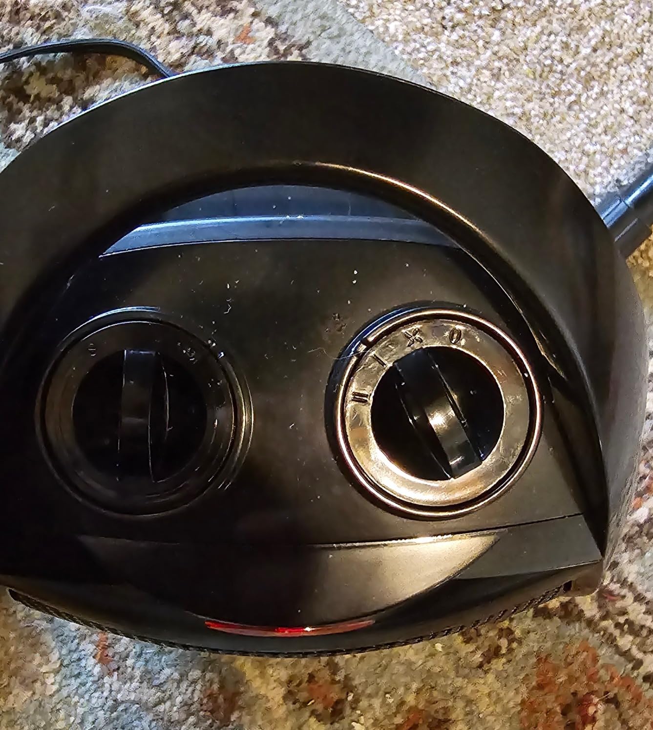 Kismile Small Electric Space Heater Ceramic Space Heater,Portable Heater Fan for Office with Adjustable Thermostat and Overheat Protection ETL Listed for Kitchen, 750W/1500W(Black) customer photo 1