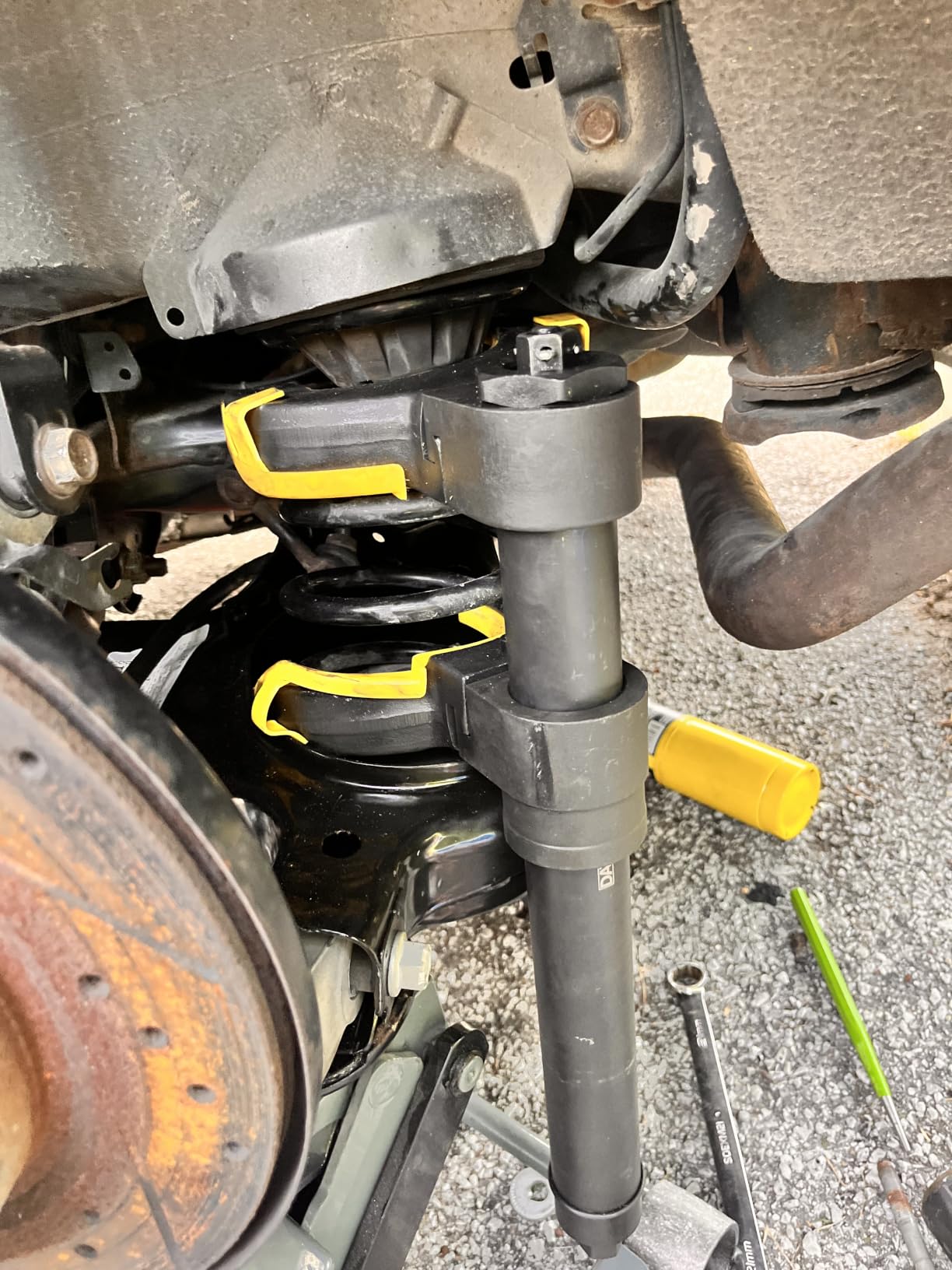 DAYUAN 1000kg Macpherson Strut Coil Spring Compressor Tool Kit customer photo 2