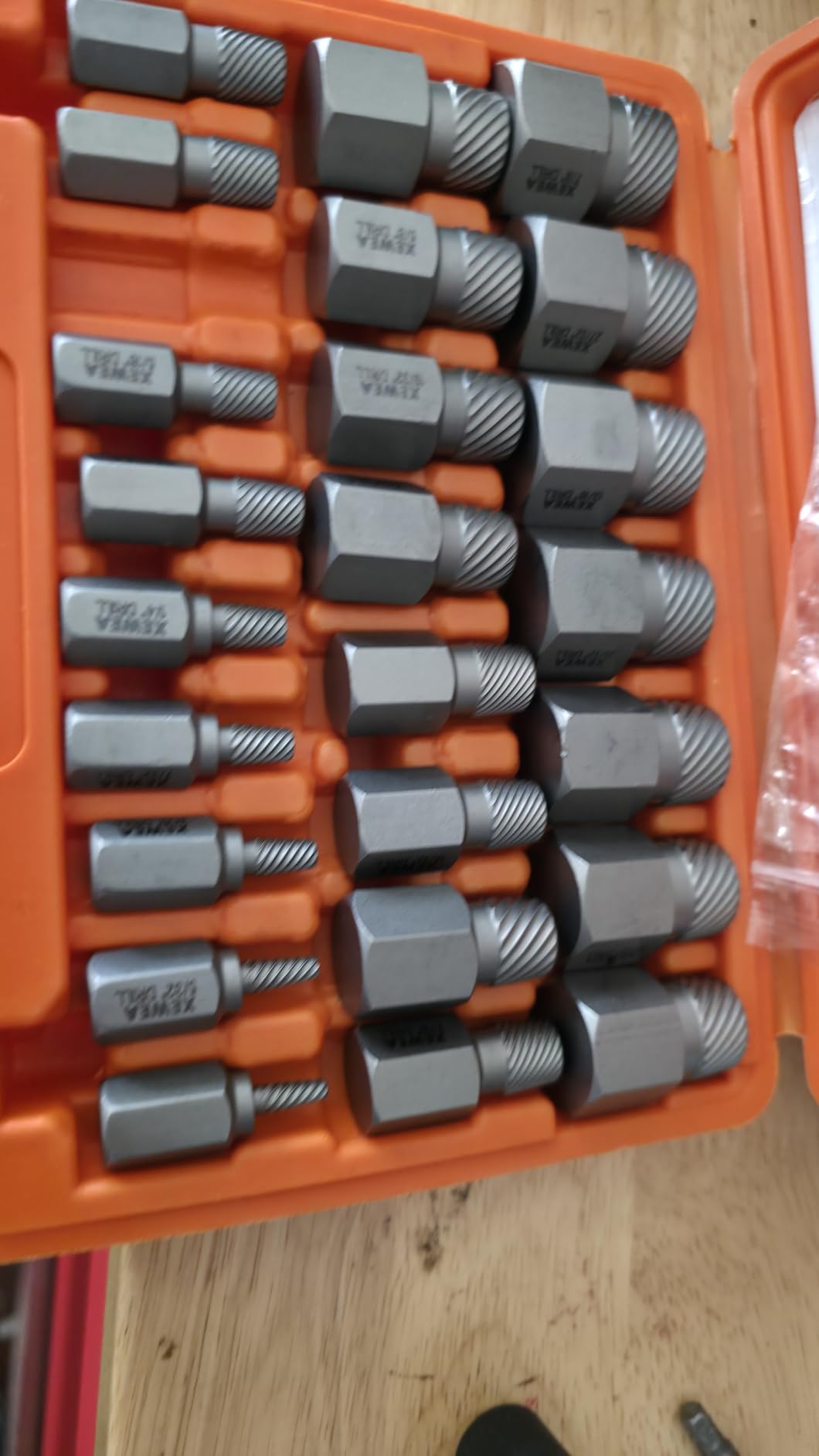 XEWEA 25Pcs Screw Bolt Extractor Set, Multi-Spline Easy Out Kit customer photo 1