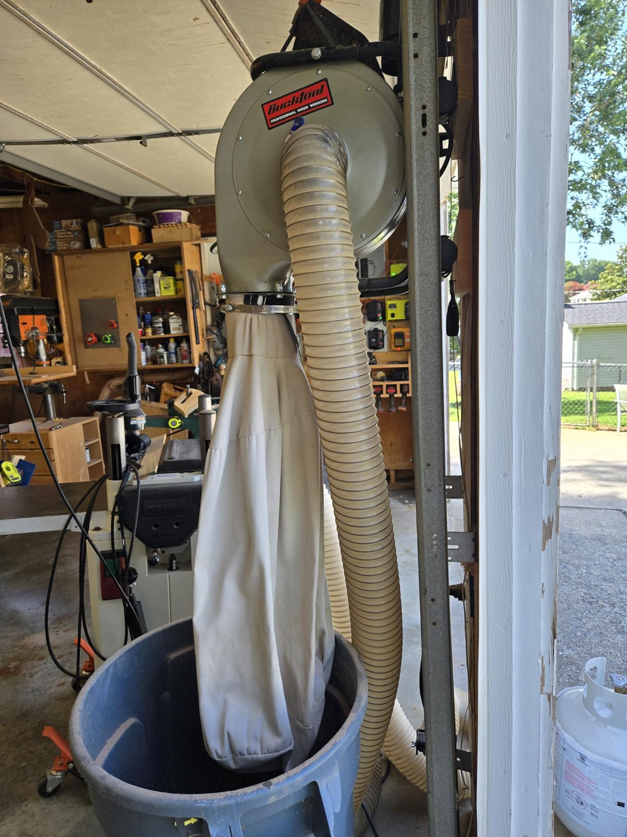 BUCKTOOL 1HP 6.5AMP Wall-mount Dust Collector with Remote Control and 2-micron Dust Filter Bag 550CFM Air Flow DC30A-1 customer photo 2