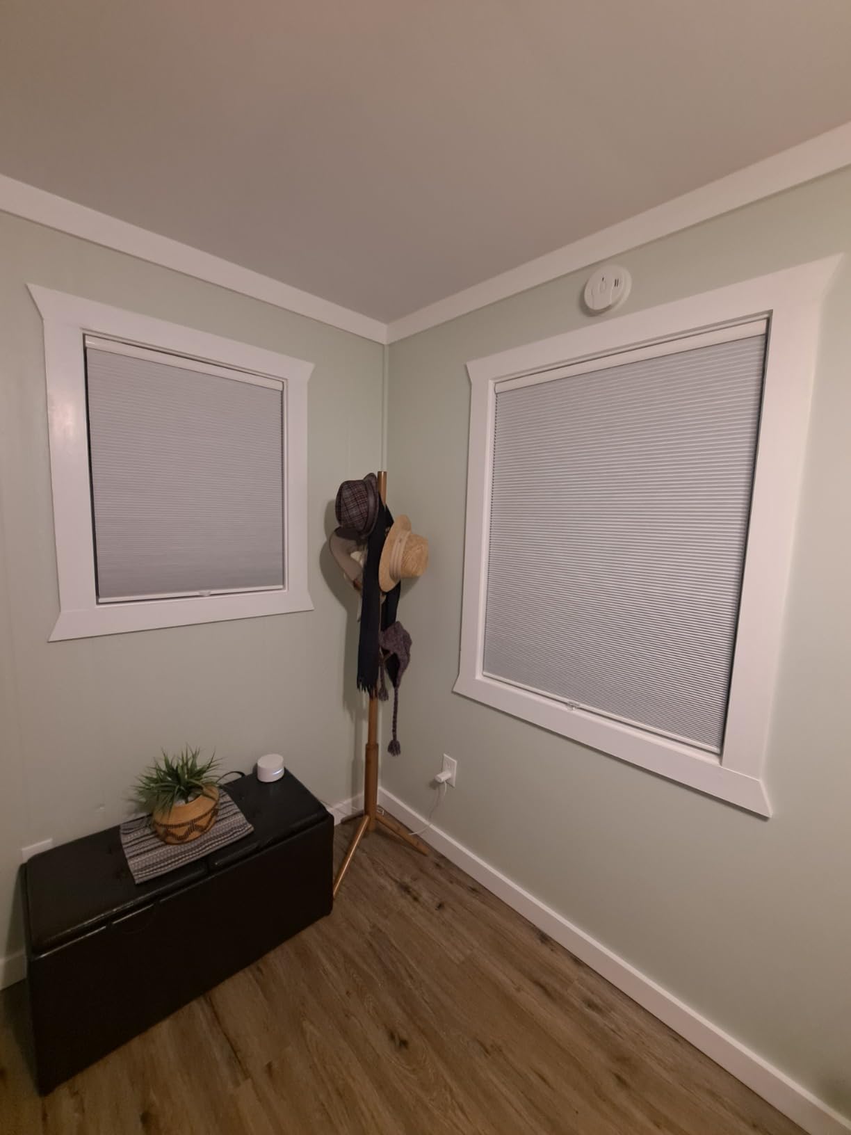 Allesin Cordless Blackout Cellular Shades, Honeycomb Blinds for Windows, Thermal Insulated & Noise Dampening, Room Darkening Window Coverings for Bedroom & Nursery, White, 27