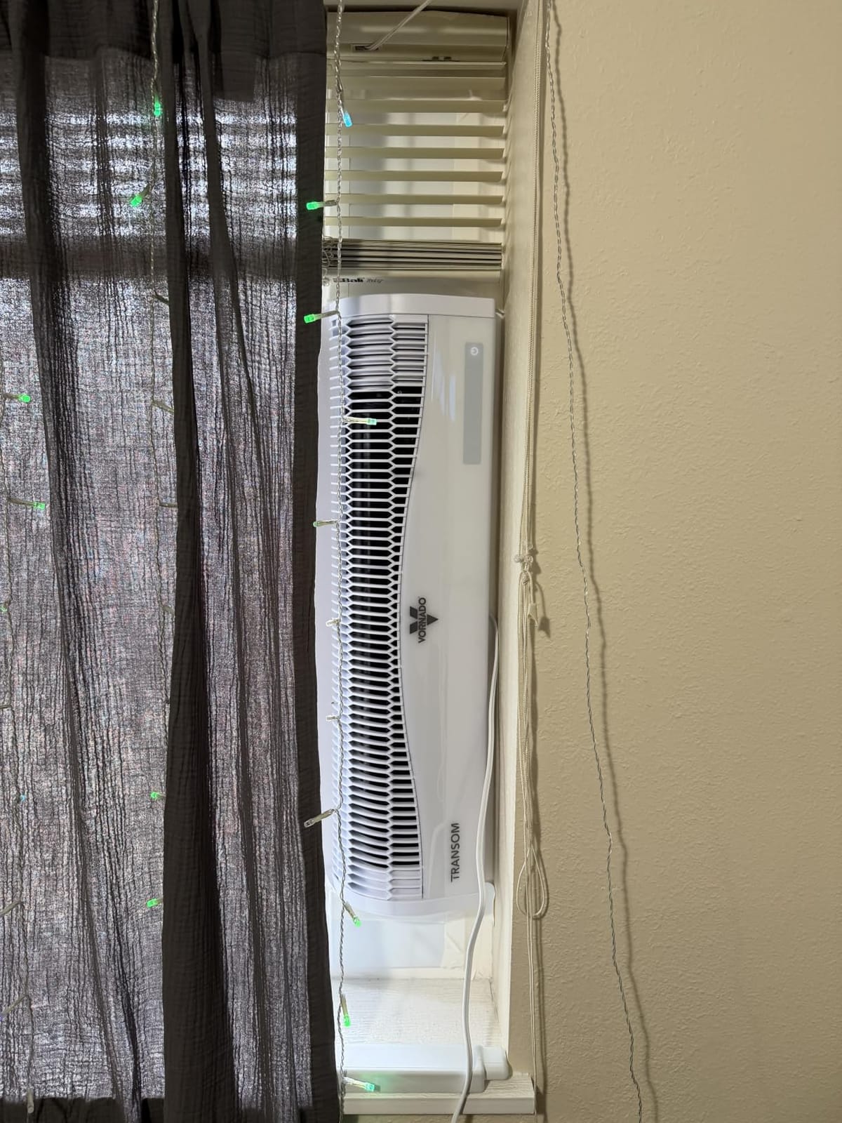 Vornado TRANSOM Window Fan with 4 Speeds, Remote Control, Reversible Exhaust Mode, Weather Resistant Case, Whole Room, Ice White customer photo 2