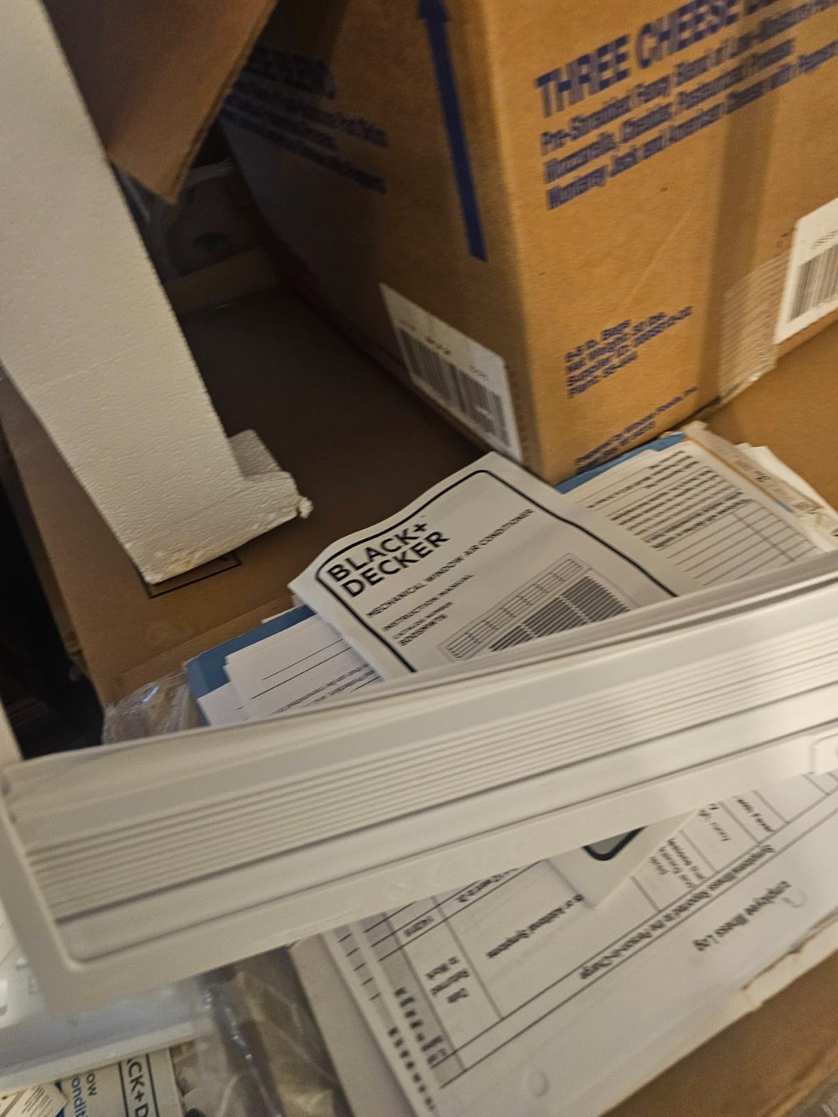 BLACK+DECKER Mechanical Window Air Conditioner 5000 BTU, BD05MWT6, White customer photo 1