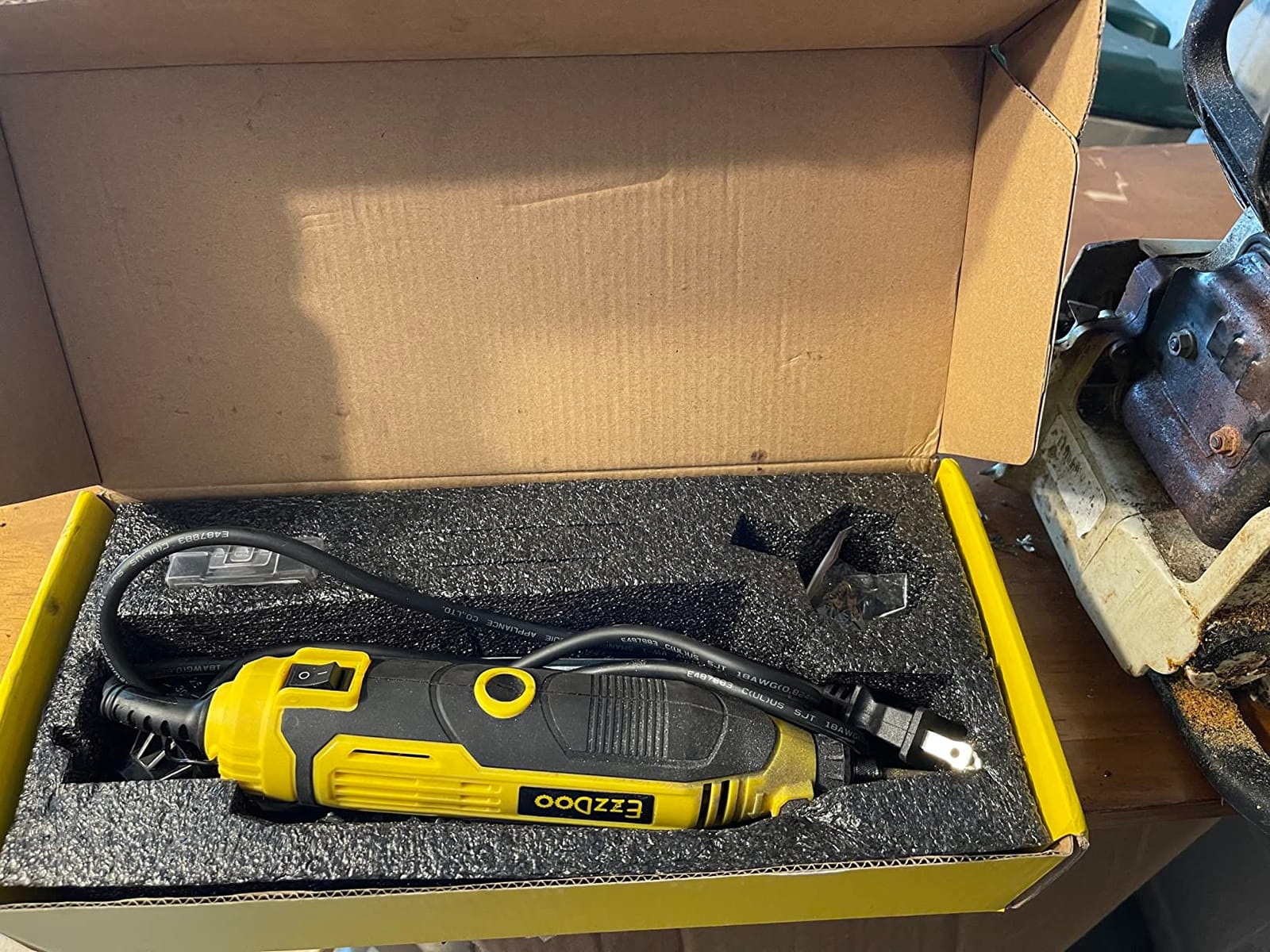 EzzDoo Electric Chainsaw Sharpener Kit with 6 Titanium-Coated Diamond Bits - Handheld Chain Saw Sharpener Tool for All Chains - No Removal Required, Easy and Fast Chainsaw Sharpening Kit customer photo 2