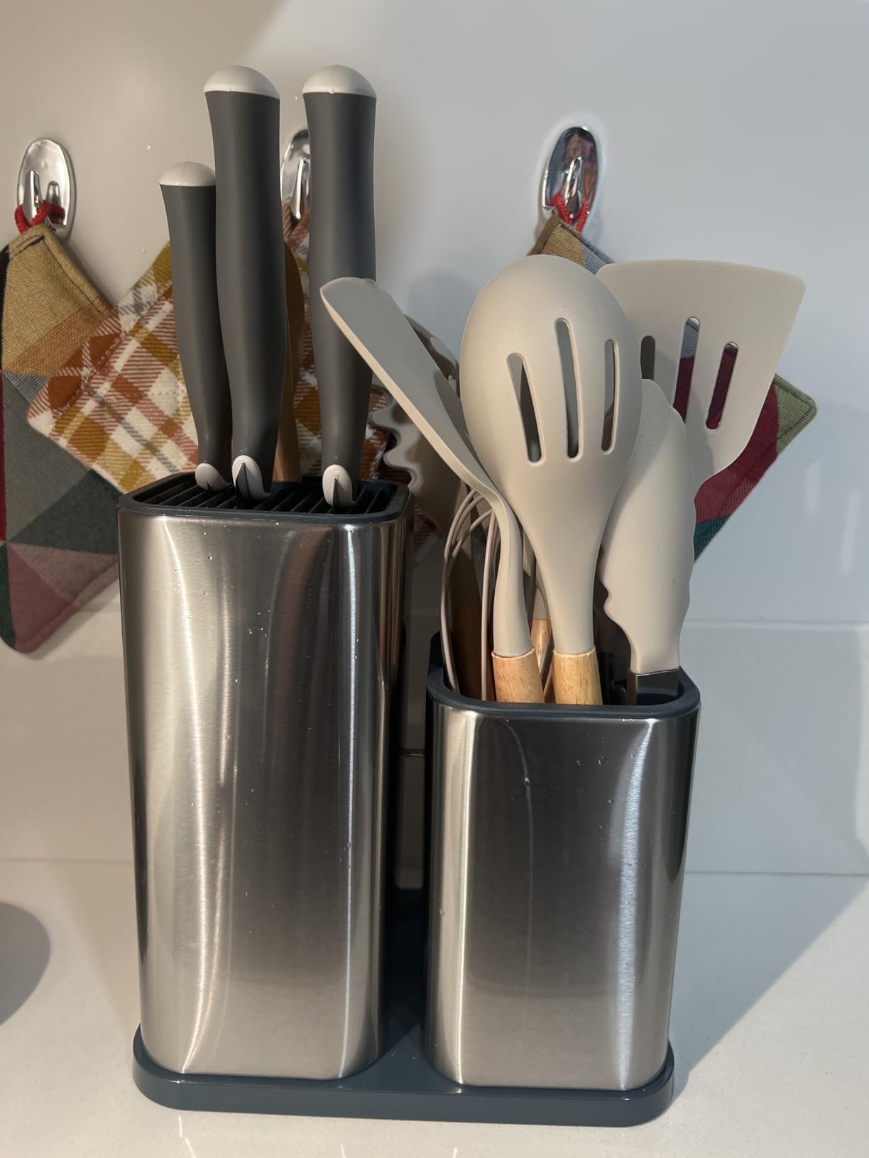 RedCall Kitchen Knife Holder,Stainless Steel Universal Knife Block Without Knives for Countertop,Modern Knife Utensil Holder for Counter,Edge-Protect Knife Storage Organizer (Stainless Steel (Silver)) customer photo 1