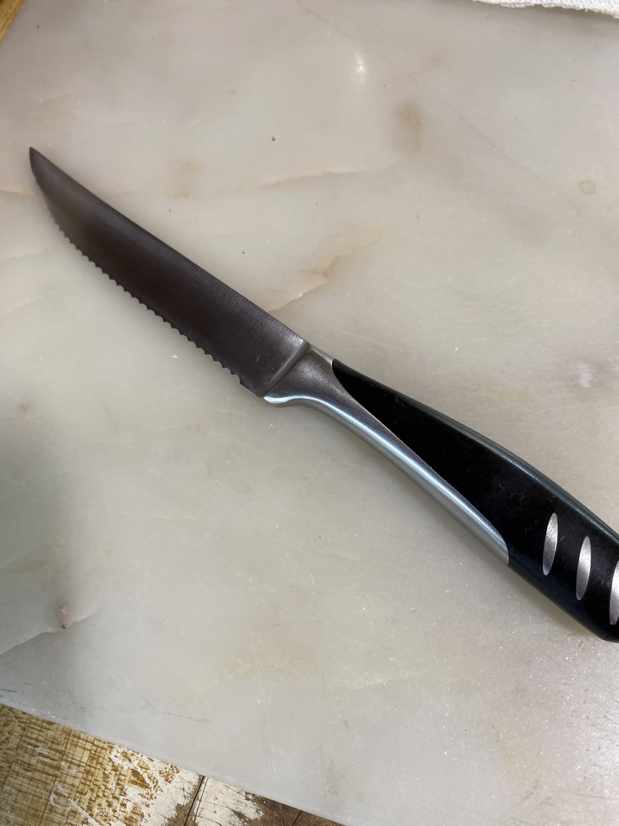 Bellemain Steak Knife Set of 8, Serrated Stainless Steel, Dishwasher Safe customer photo 1