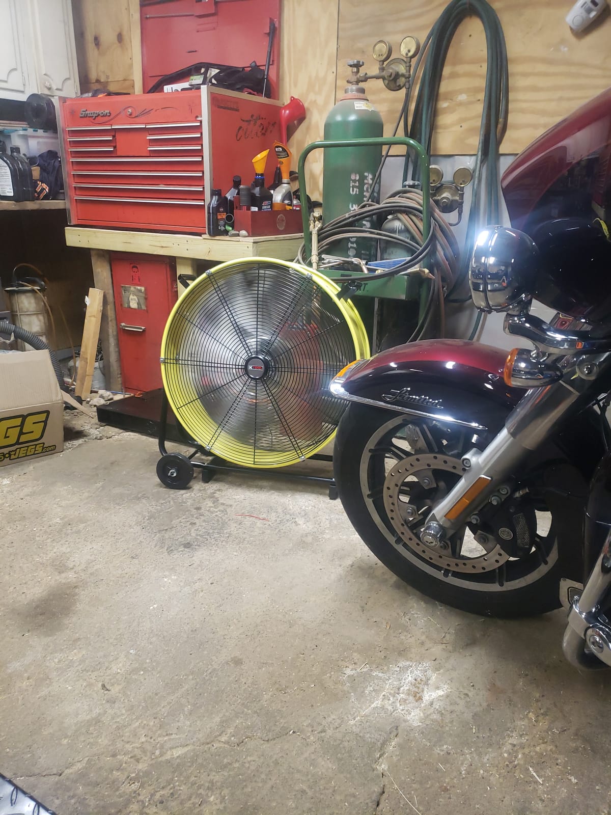 K Tool International 77740 24” Direct Drive Drum Fan with Wheels, High-velocity, 2-Speed, Cut-off Protection, 7850 Max CFM, cUL listed, Used in Warehouses, Shops, Greenhouses, Barns, Gyms, Yellow customer photo 1