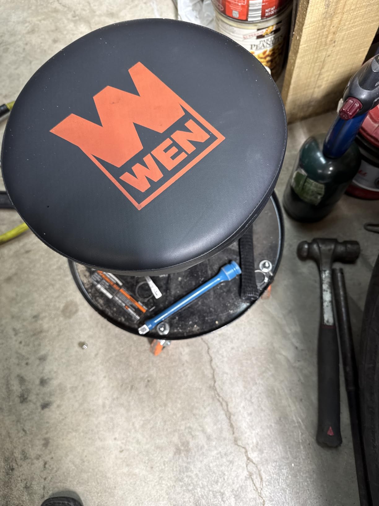 WEN 73012T 300-Pound Capacity Pneumatic Rolling Mechanic Stool customer photo 2