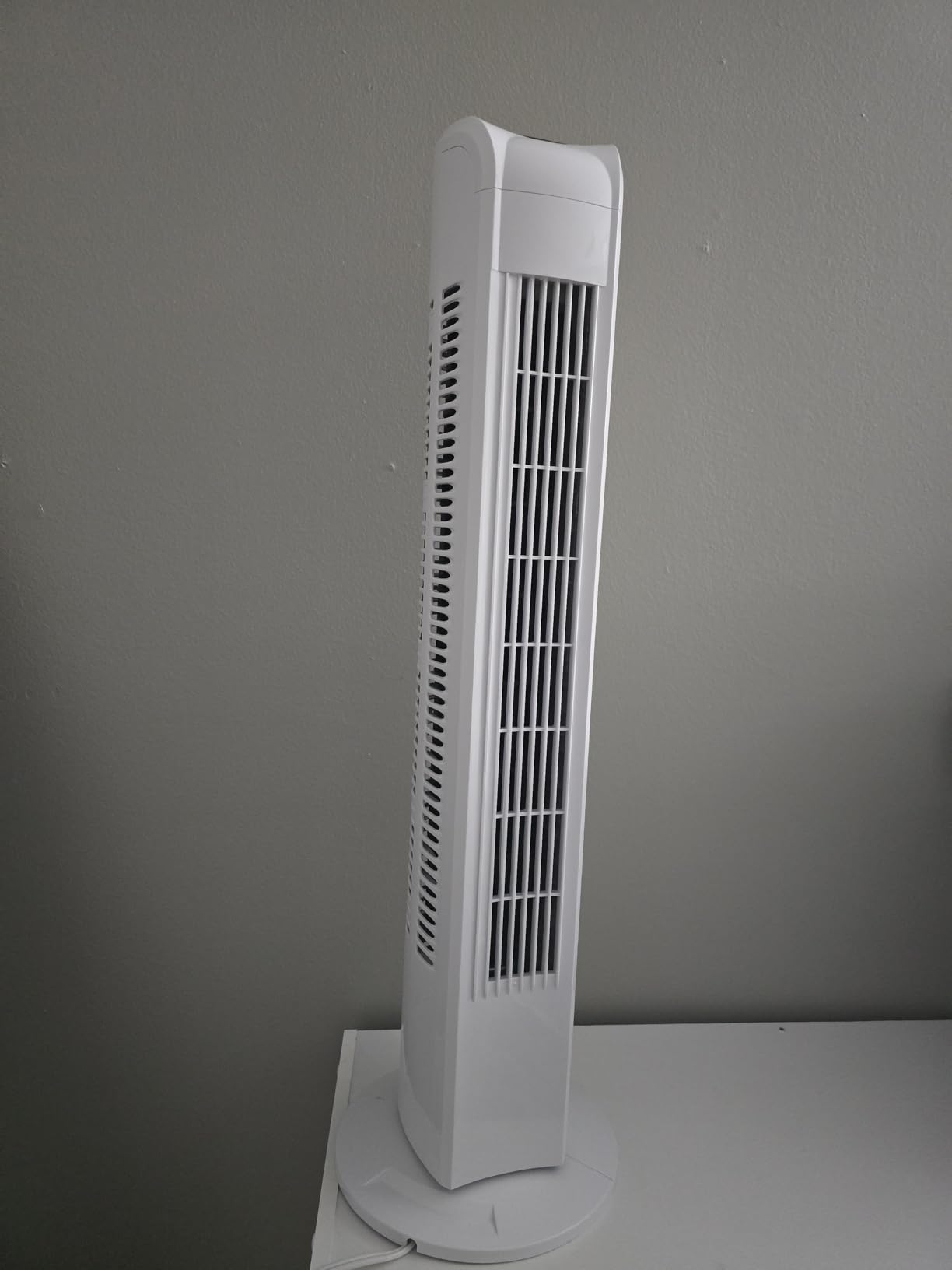 Uthfy Oscillating Bladeless Tower Fan with Remote, Quiet Cooling Portable, Electric Standing Floor Fan with 3 Wind Speeds 3 Modes for Bedroom,Indoor,Office and Home Use, 30