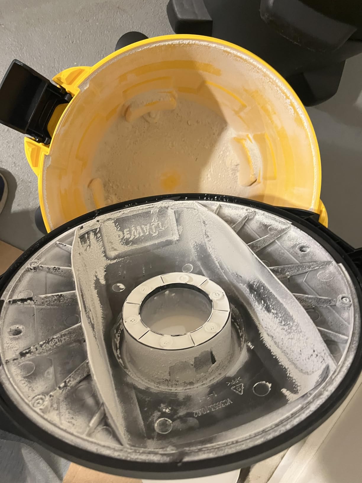 DEWALT 6 Gallon Dust Separator for Wet/Dry Shop Vacuums,DXVCS002 customer photo 1
