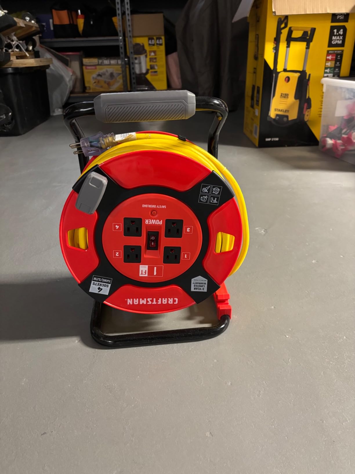 CRAFTSMAN 100 Ft. Retractable Extension Cord Reel, 4 Outlets customer photo 2