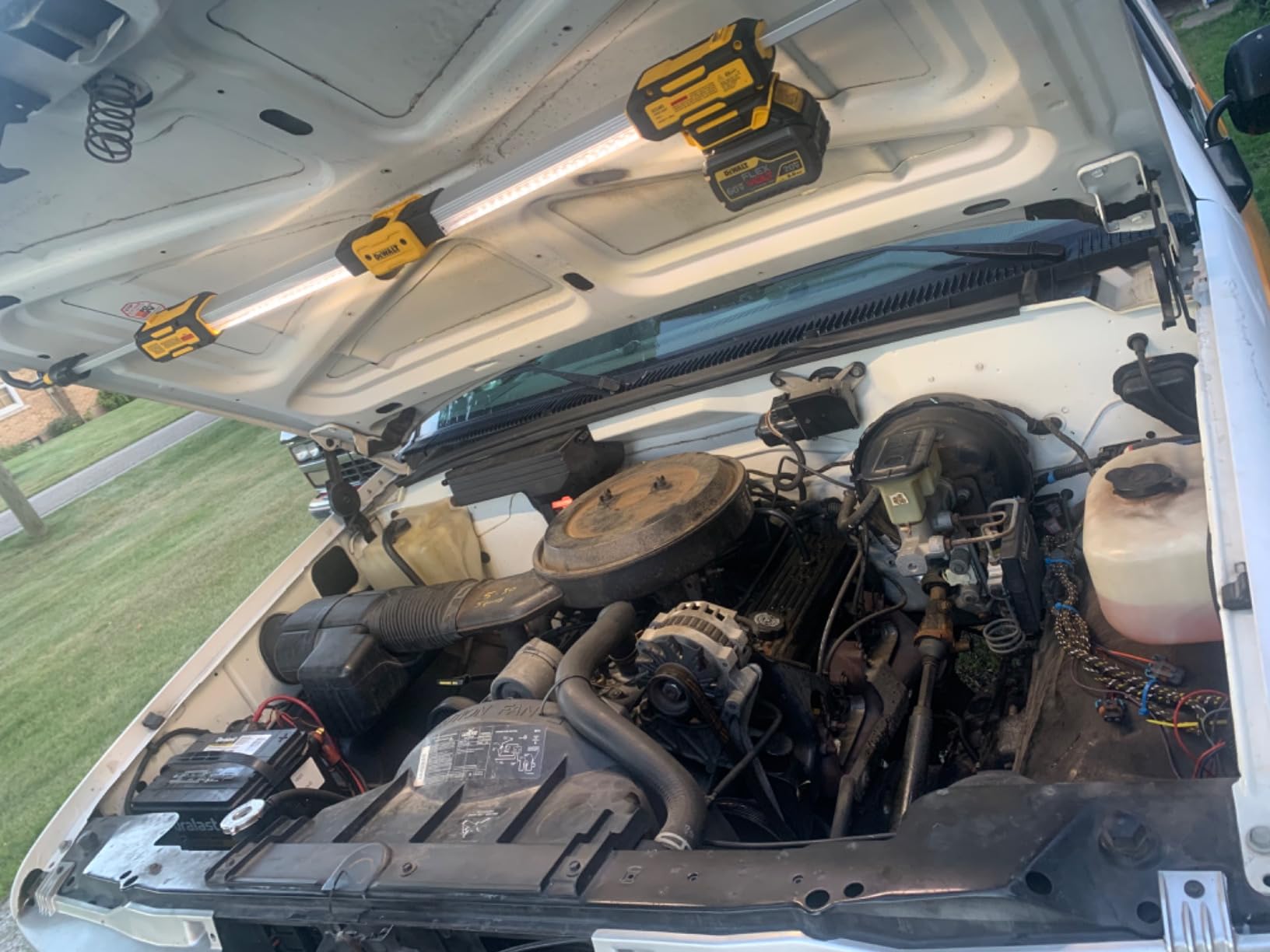 DEWALT 12V/20V MAX Cordless Hood Light, Mechanic Work Light, LED, Bare Tool Only (DCL045B) customer photo 1
