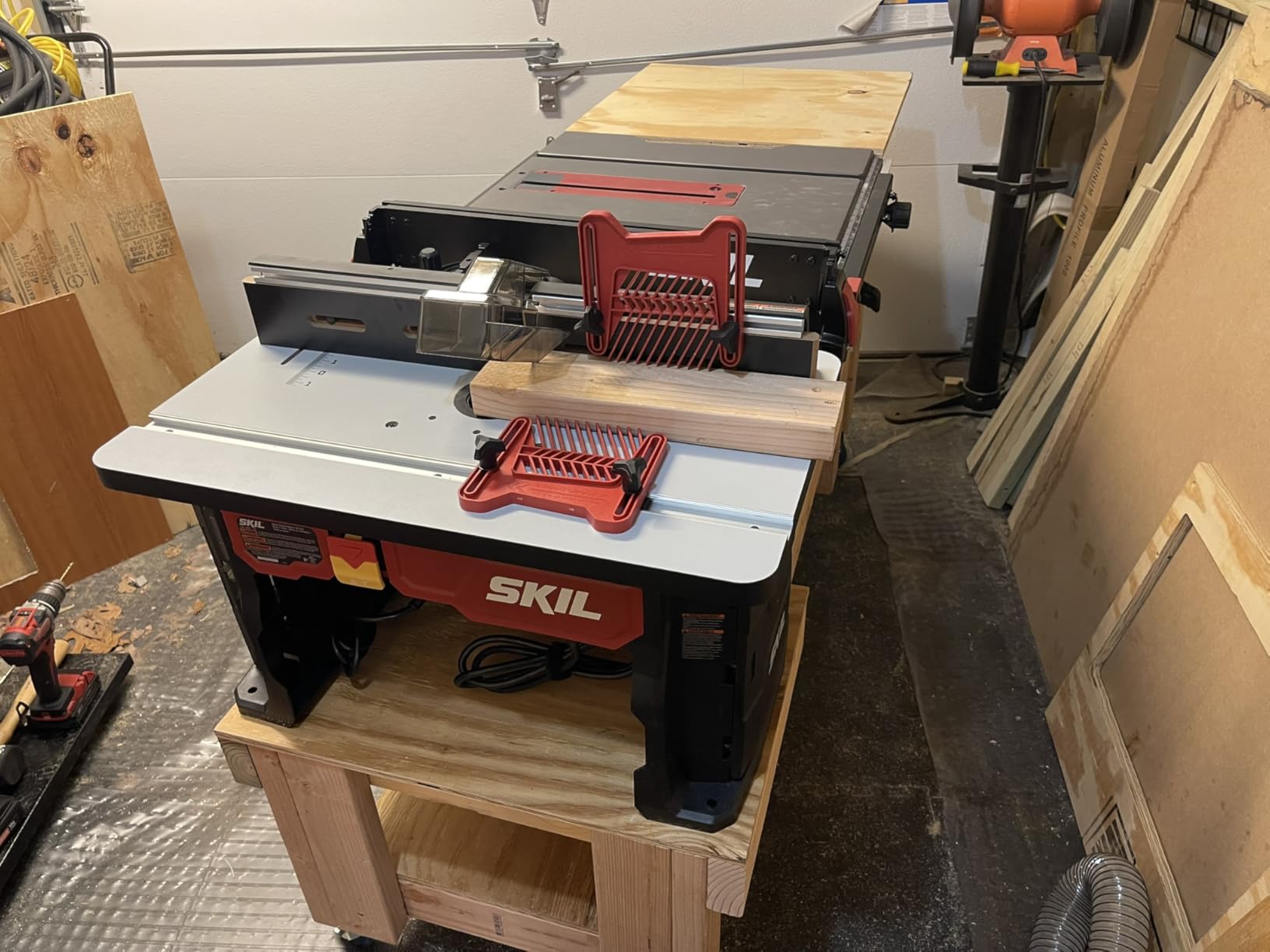 SKIL RT1323-01 Router Table and 10Amp Fixed Base Router Kit customer photo 1