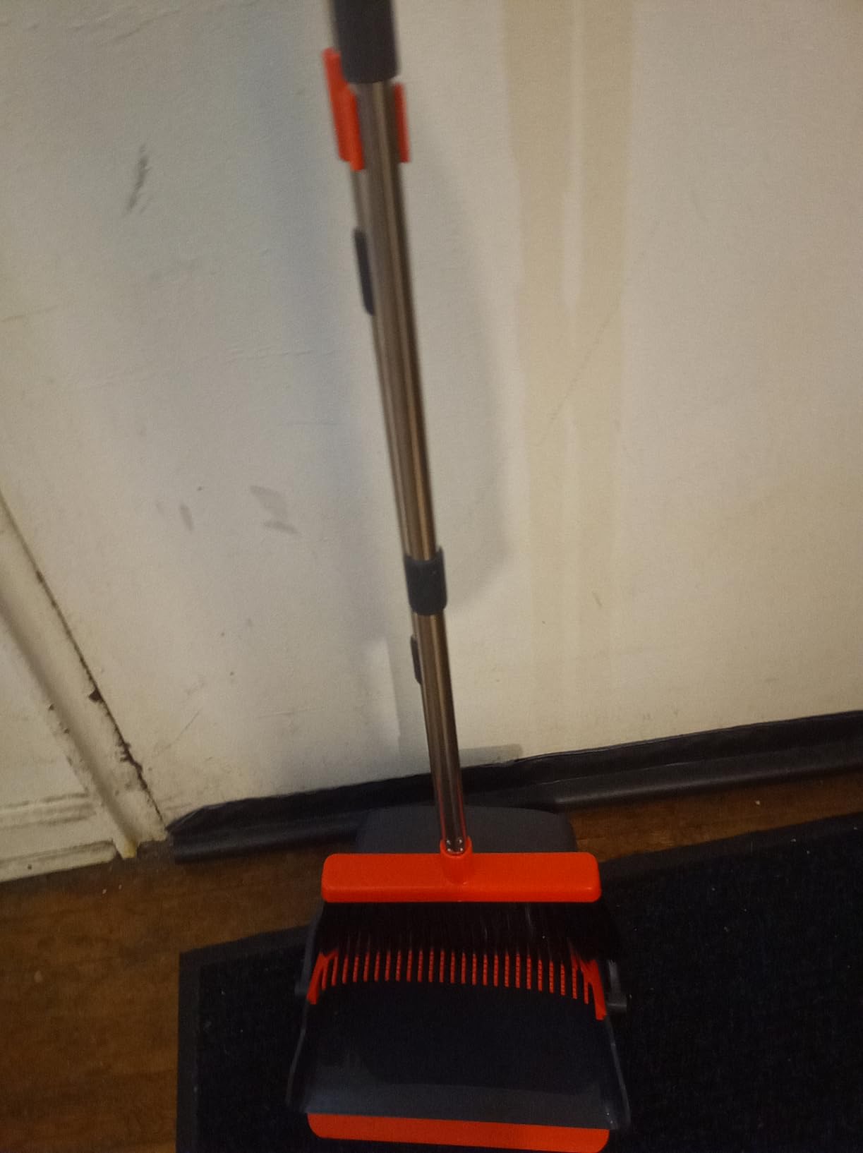 Upgrade Broom and Dustpan Set, Large Size and with Long Handle, Upright,Ideal for Indoor Outdoor Garage Kitchen Room Office Lobby Use (Green) customer photo 2