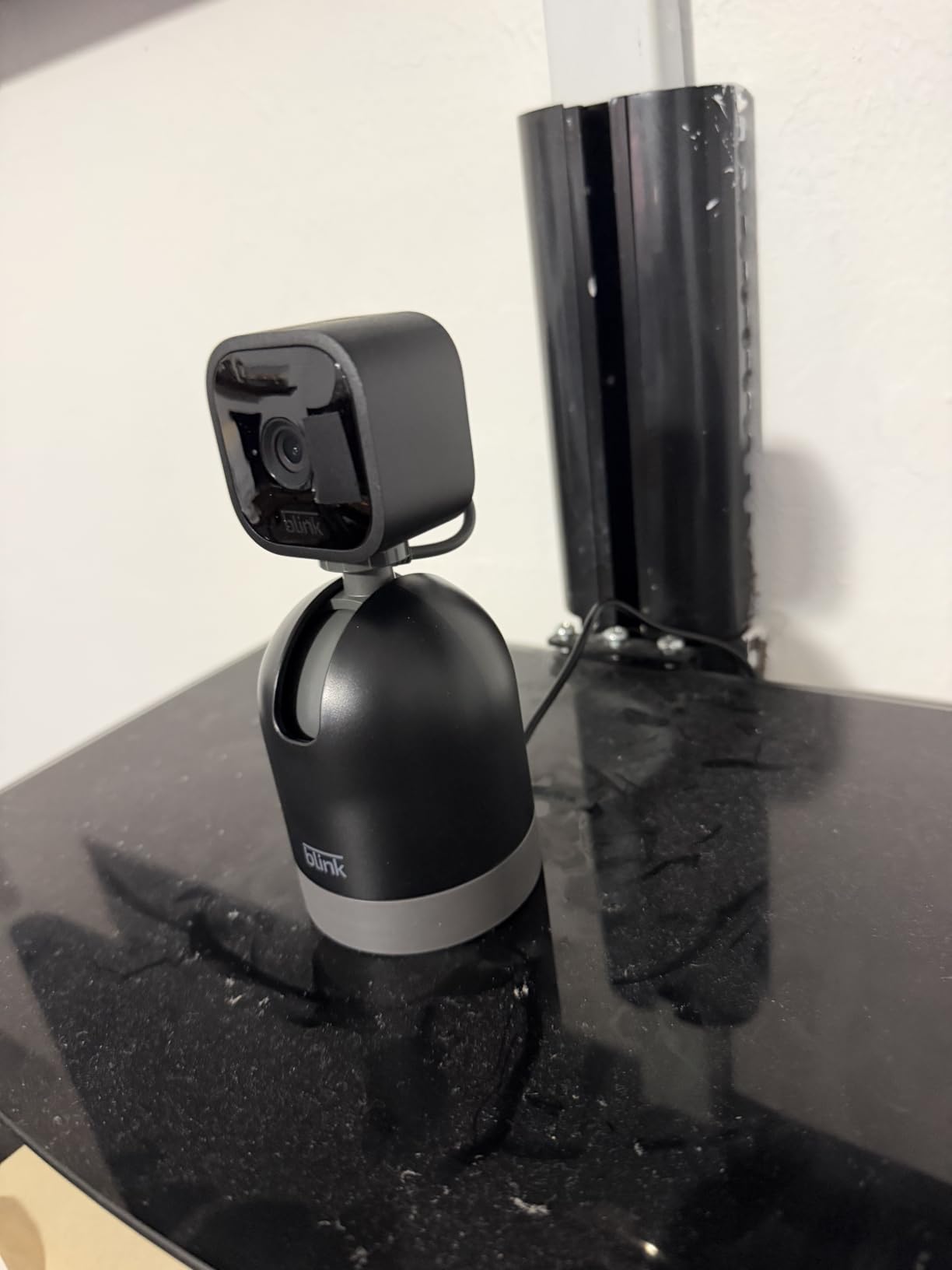 Blink Mini Pan-Tilt Camera (newest model), Rotating indoor plug-in smart security camera, two-way audio, HD video, motion detection, Works with Alexa (Black) customer photo 1