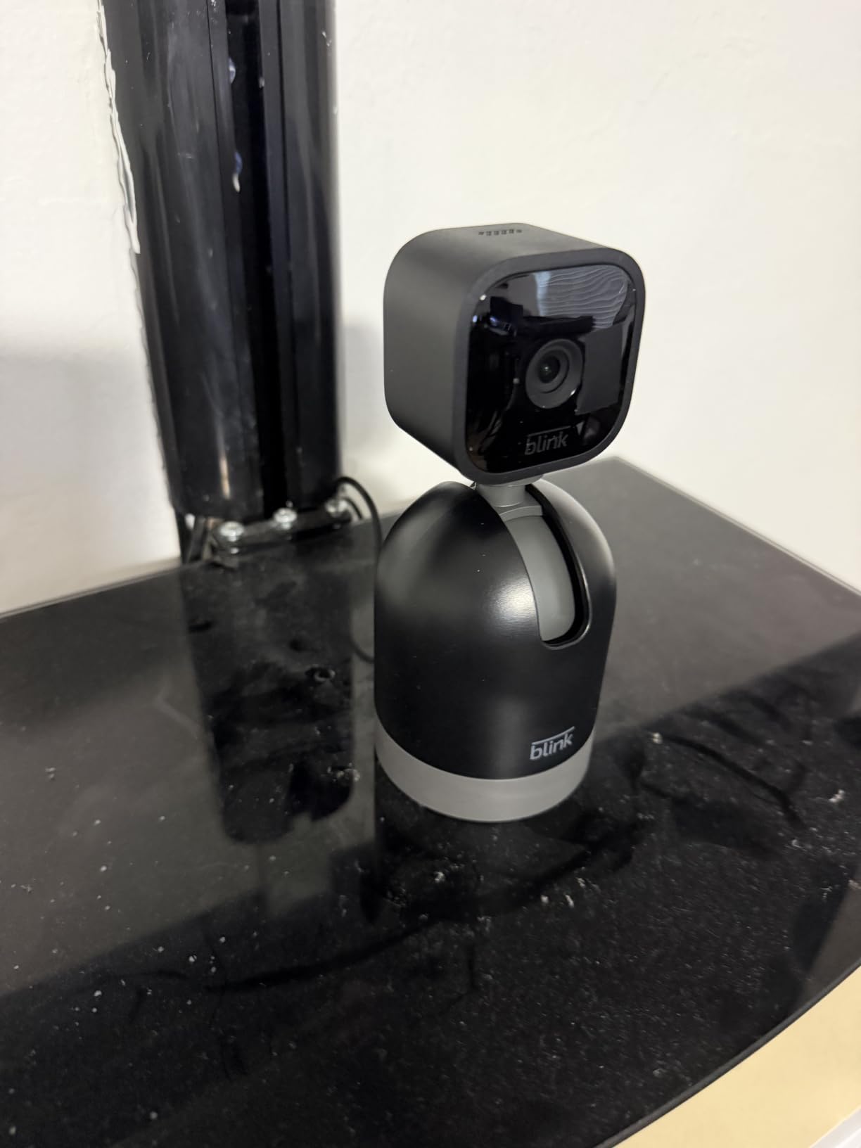 Blink Mini Pan-Tilt Camera (newest model), Rotating indoor plug-in smart security camera, two-way audio, HD video, motion detection, Works with Alexa (Black) customer photo 2