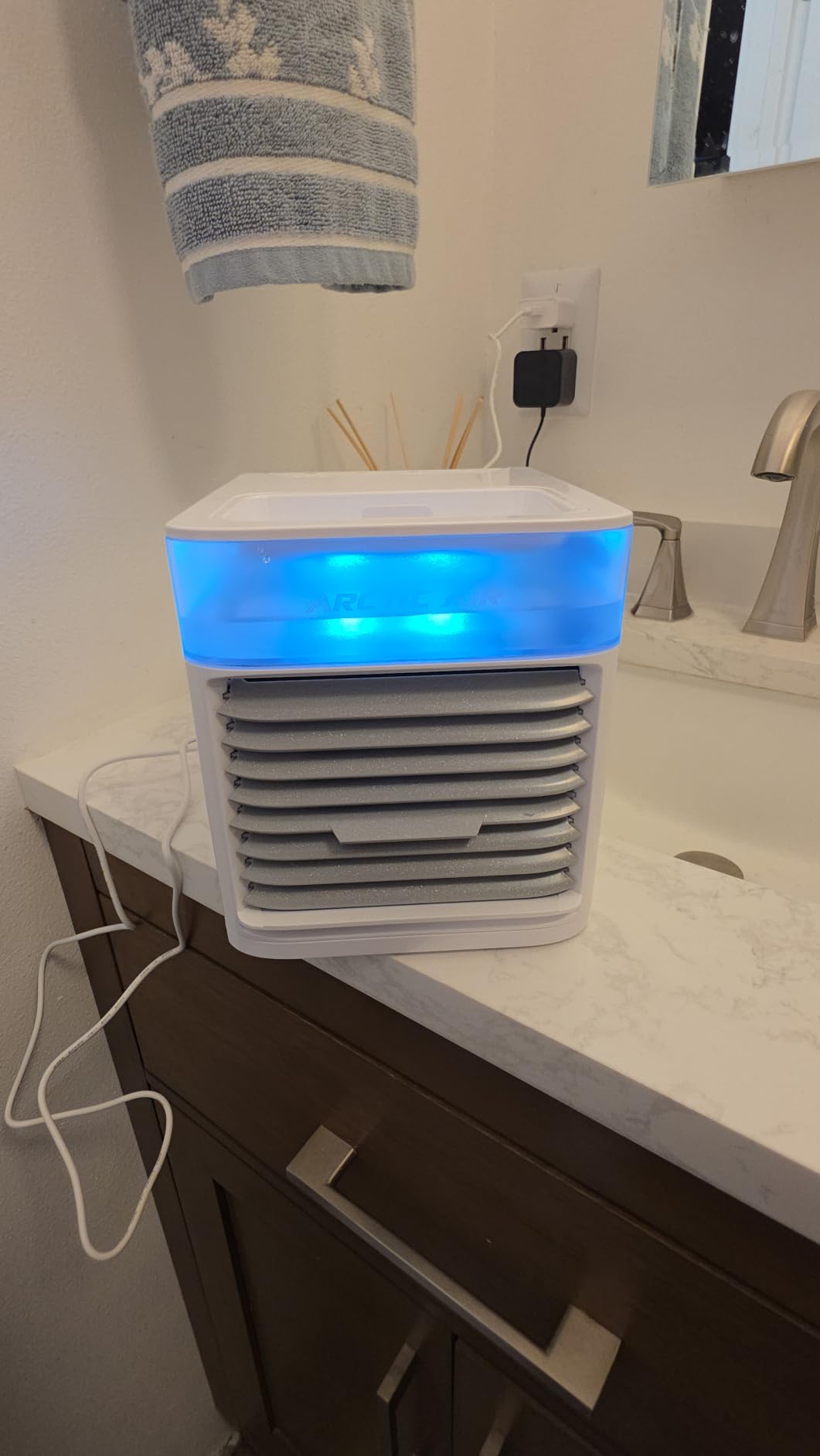 Arctic Air Pure Chill 2.0 Evaporative Air Cooler by Ontel - Powerful, Quiet, Lightweight and Portable Space Cooler with Hydro-Chill Technology For Bedroom, Office, Living Room & More,Blue customer photo 2
