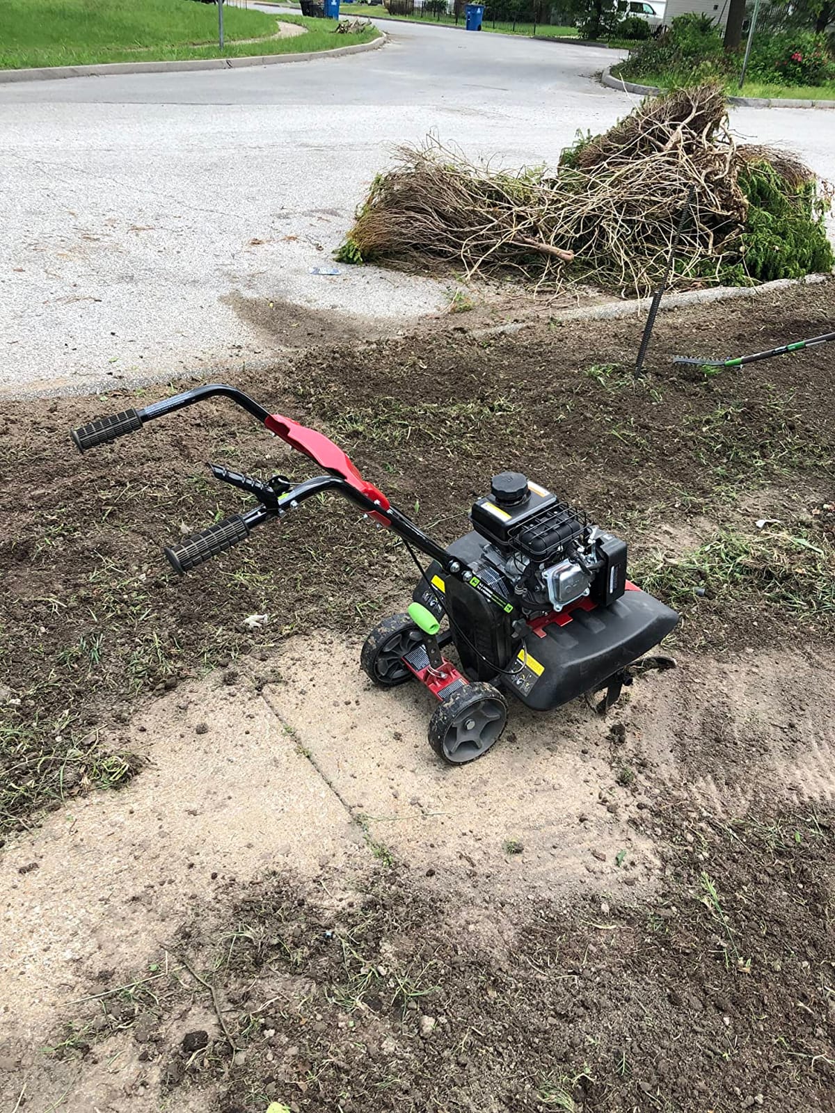Earthquake Versa 2-in-1 Tiller Cultivator with a 79cc 4-Cycle Viper Engine, Removable Side Shields, Toolless Tilling Width Adjustment, Integrated Transport Wheels, Model: 24734 customer photo 1