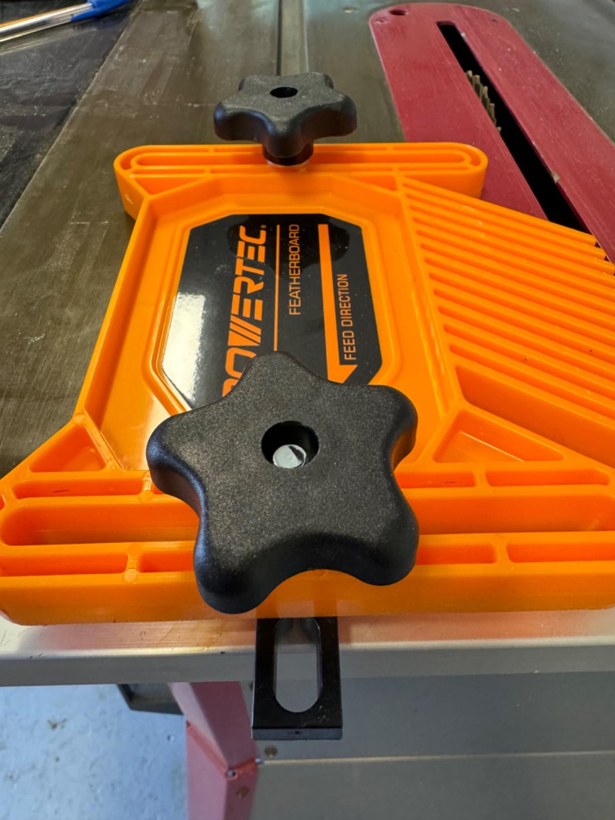 POWERTEC Tandem Featherboard & L-Shaped Fits Table Saw, Router Table, Band Saw, Shaper, Planers & Jointer. Wood Pusher Reduces Kickback & Increases Safety. 2PK (71555V) customer photo 1
