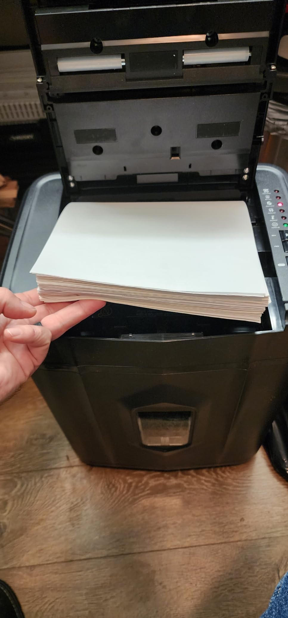 Aurora AU120MA 120-Sheet Auto Feed High Security Micro-Cut Paper Shredder / 30 Minutes (Black) customer photo 2