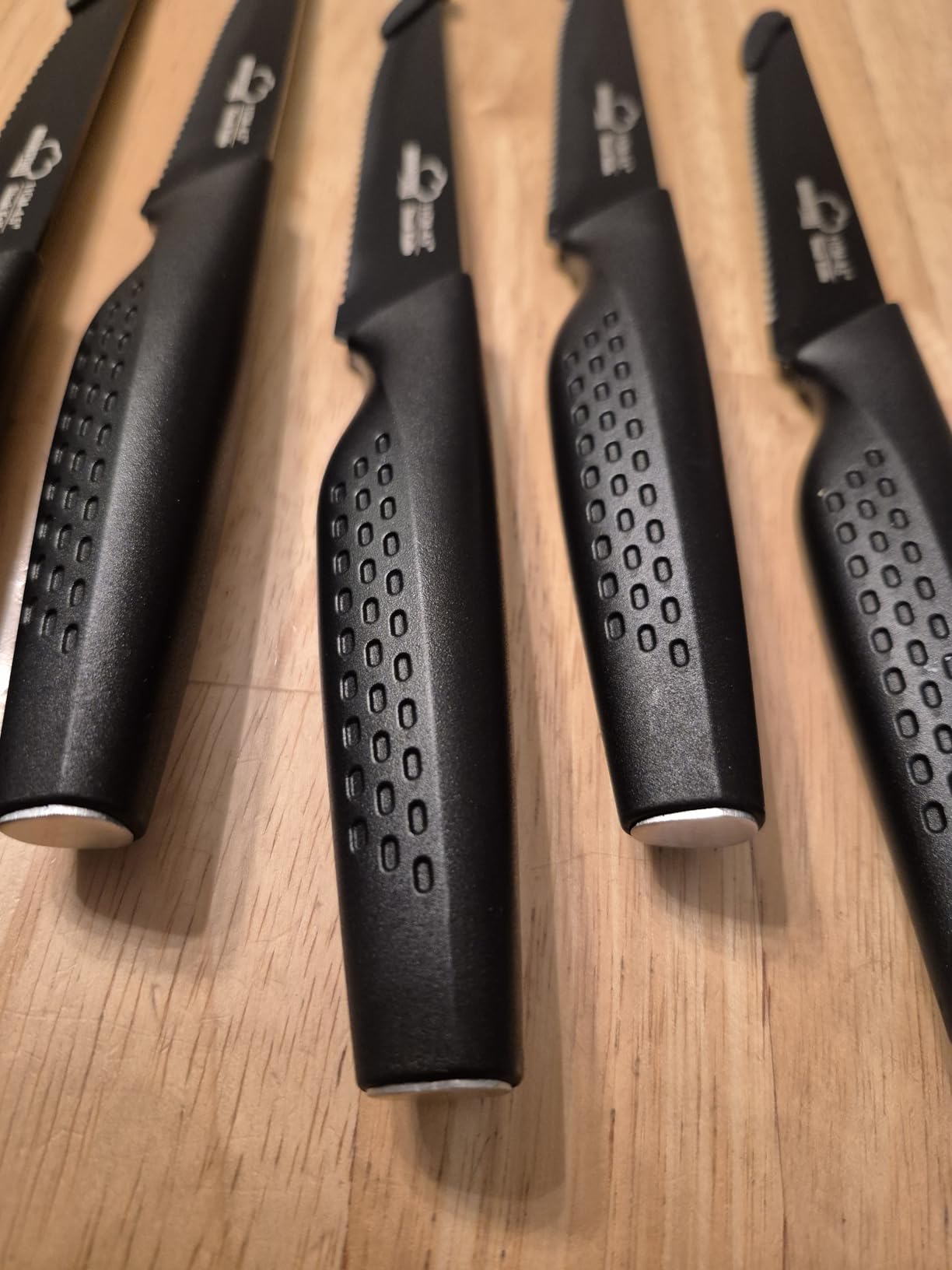 Amorston Steak Knives, Steak Knives Set of 8, Stainless Steel Steak Knife Set, Serrated Knives Dishwasher Safe, Elegant Black Mothers Day Gifts for Women customer photo 2
