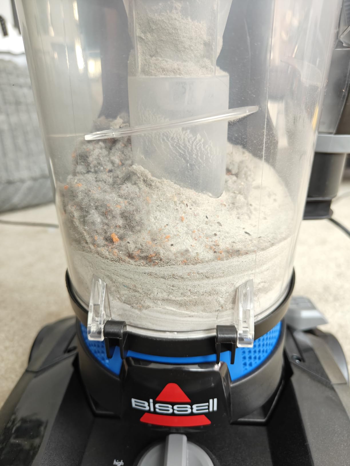 Bissell CleanView Upright Vacuum with Active Extension Wand, XL 2L Dirt Tank Capacity, Powerful Suction & OnePass Technology for Carpets & Hard Floors, 3536 customer photo 1