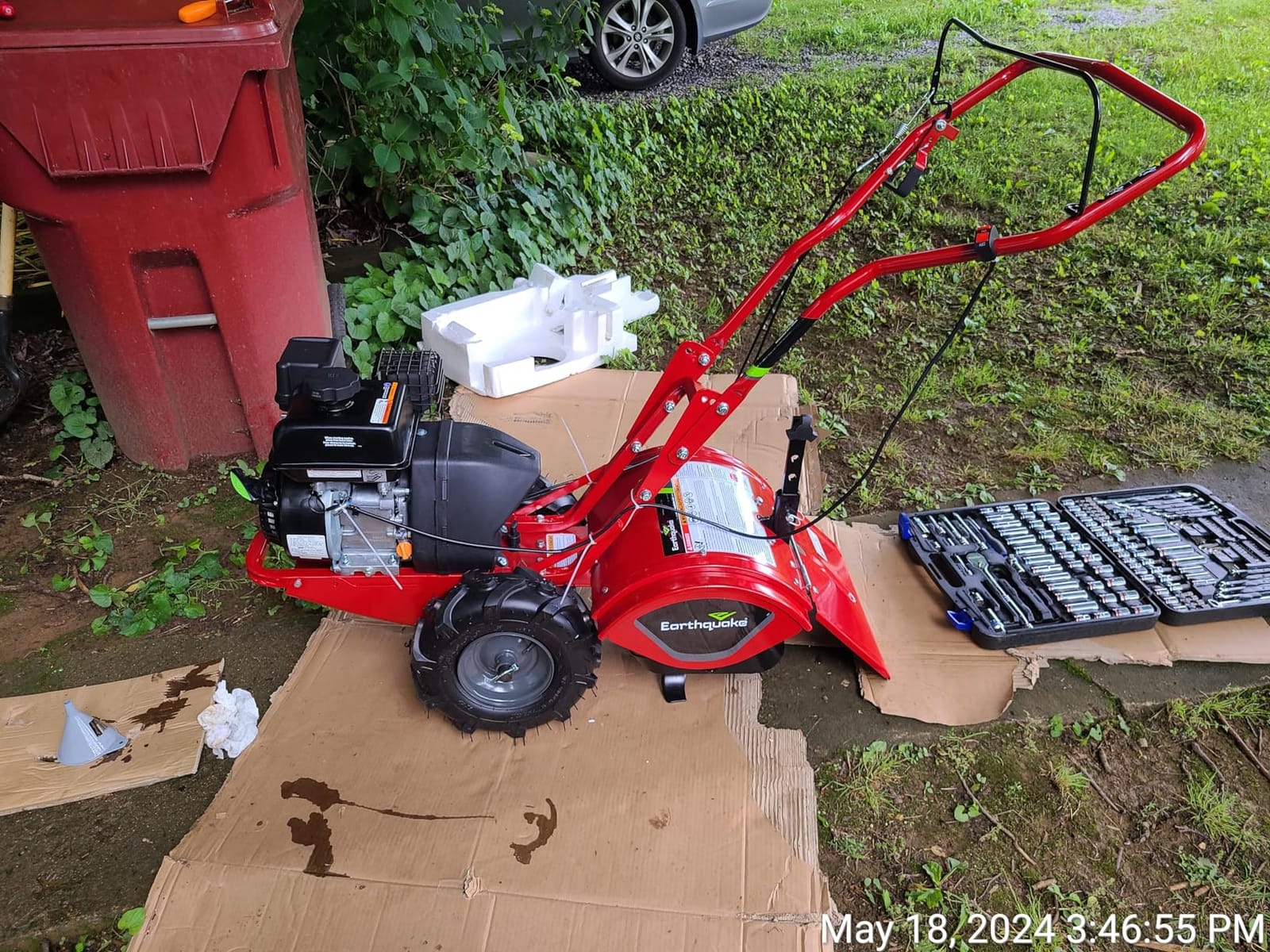 EARTHQUAKE Victory Rear Tine Tiller, Powerful 209cc 4-Cycle Viper Engine, Rugged Bronze Gear Transmission, Counter-Rotating Tines, Instant Reverse, Pneumatic Wheels, Model: 39381, Red/Black customer photo 2