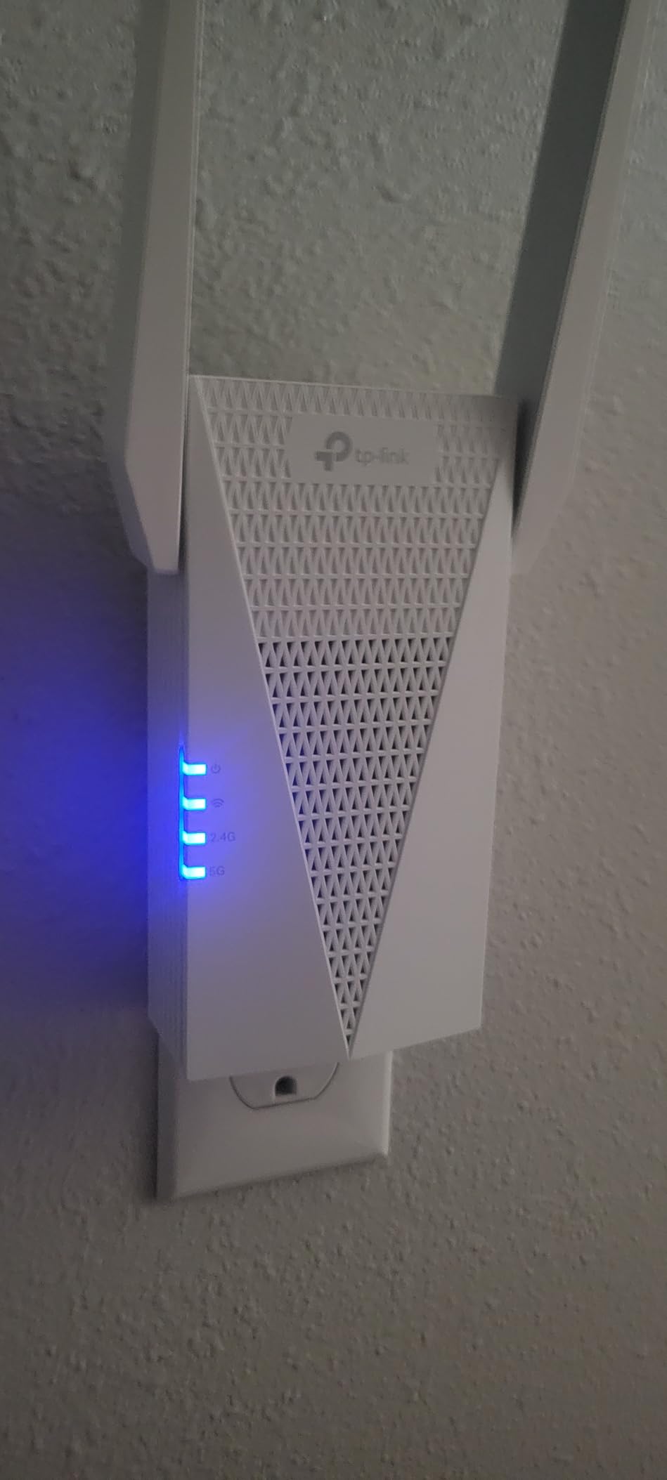 TP-Link AX3000 WiFi 6 Dual-Band Range Extender PCMag Editor's Choice customer photo 2