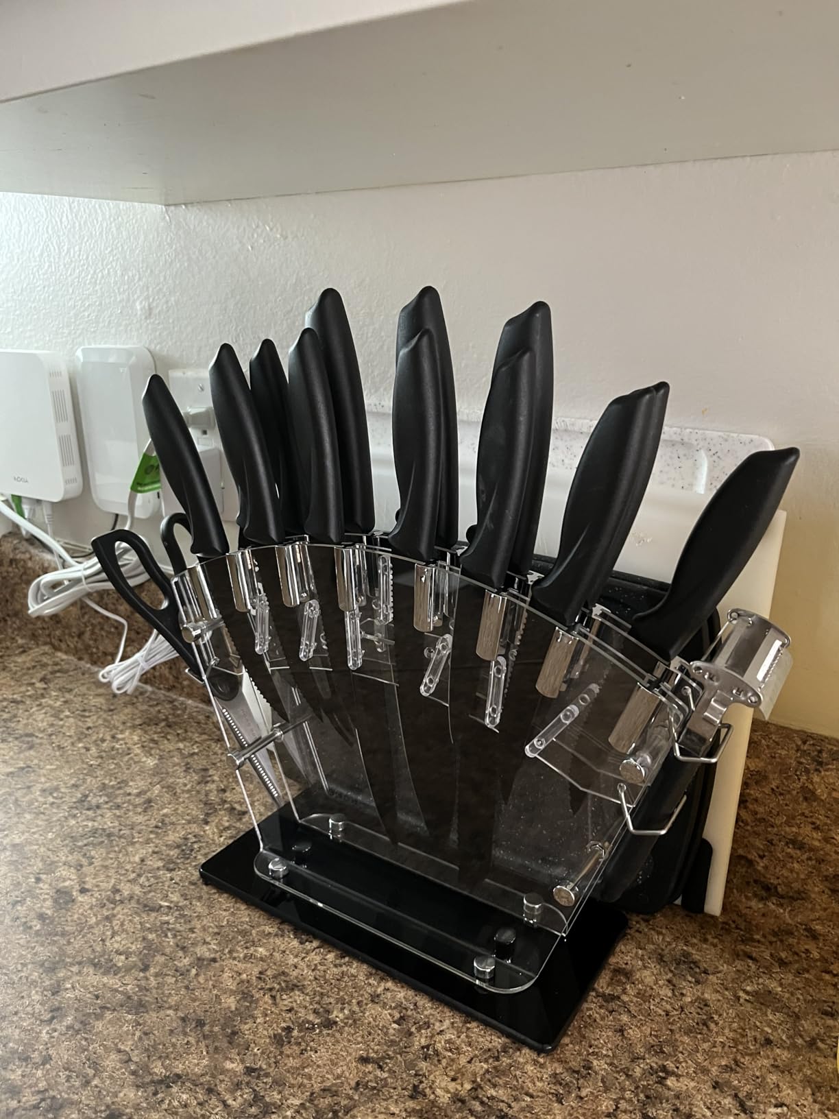 Home Hero High Carbon Stainless Steel Knife Set - Chef Knife Set Precision Slicing & Versatility - Nonstick Ceramic Coated Blades & Easy Cleaning - Ergonomic Handles & Secure Grip - 12-Piece, Black customer photo 1