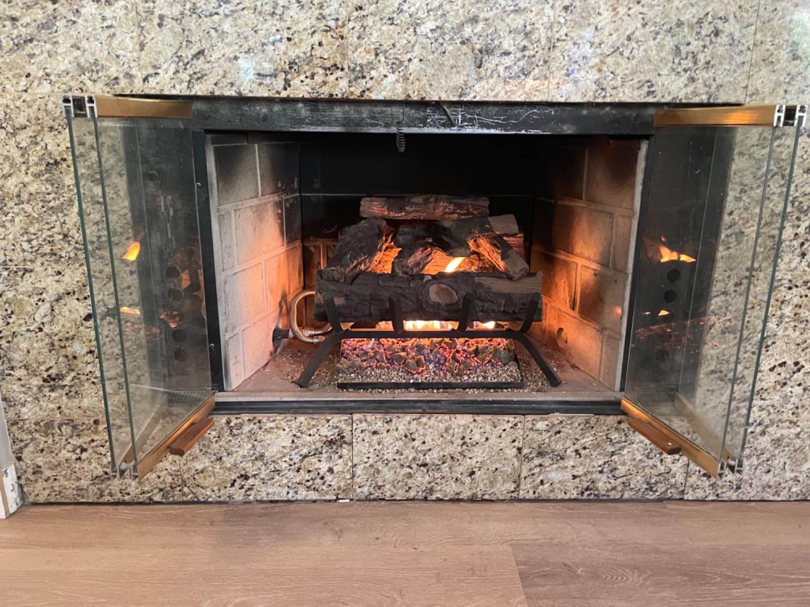HearthSense MO24HVL Natural Gas Vented Fireplace Logs Set with Match Light, 55000 BTU, Heats up to 2000 Sq. Ft, Mountain Oak, 24 Inches customer photo 1