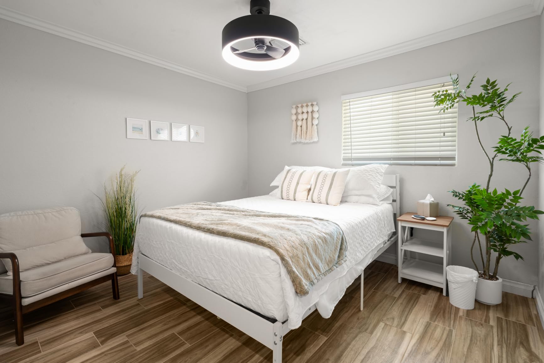 Bedsure Quilts Queen Size - Lightweight Comforter Queen Size for Summer, Bright White Bedspread Quilt with Clover Pattern, Soft Ultrasonic Coverlet, Modern All-Season Bedding, 90 x 96 Inches customer photo 1