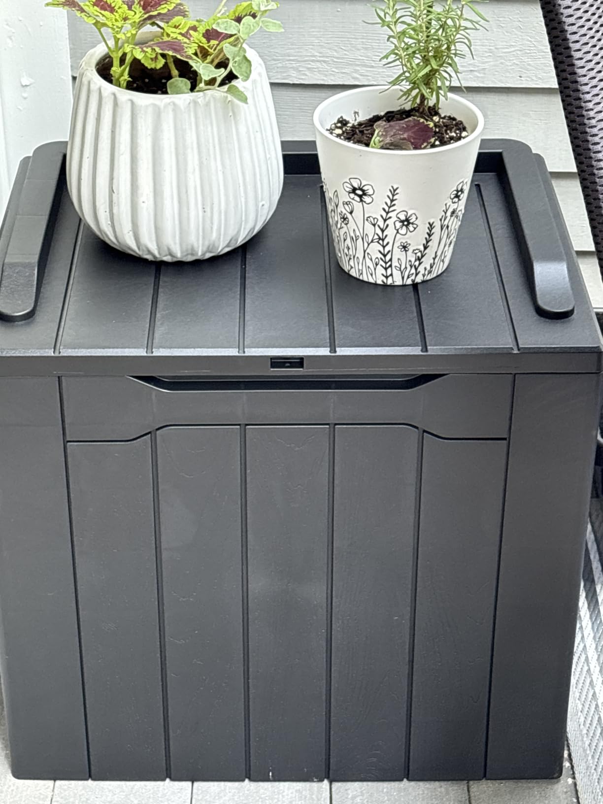 Greesum Outdoor Storage Box 31 Gallon Storage Box with Lid for Patio Furniture, Garden Tools, Pool Supplies, Waterproof and UV Resistant, Lockable, Dark Black customer photo 1