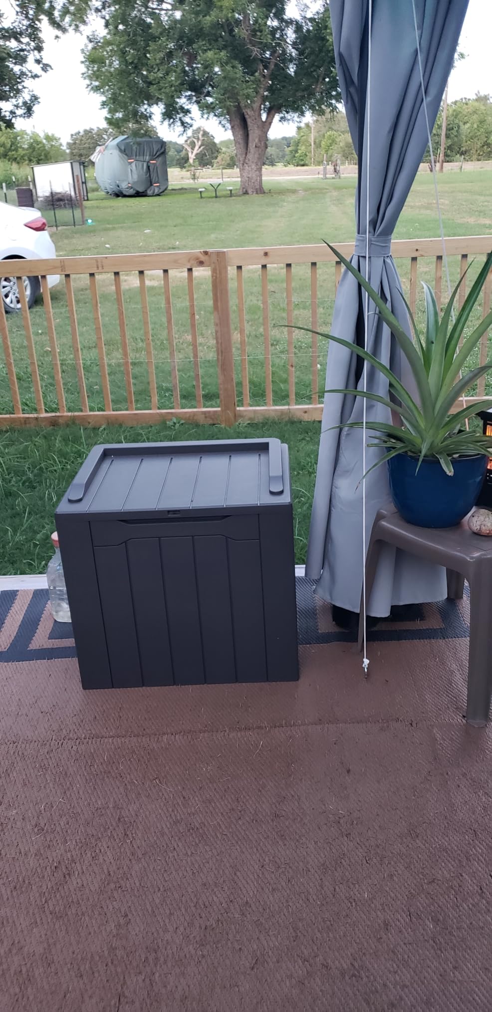 Greesum Outdoor Storage Box 31 Gallon Storage Box with Lid for Patio Furniture, Garden Tools, Pool Supplies, Waterproof and UV Resistant, Lockable, Dark Black customer photo 2