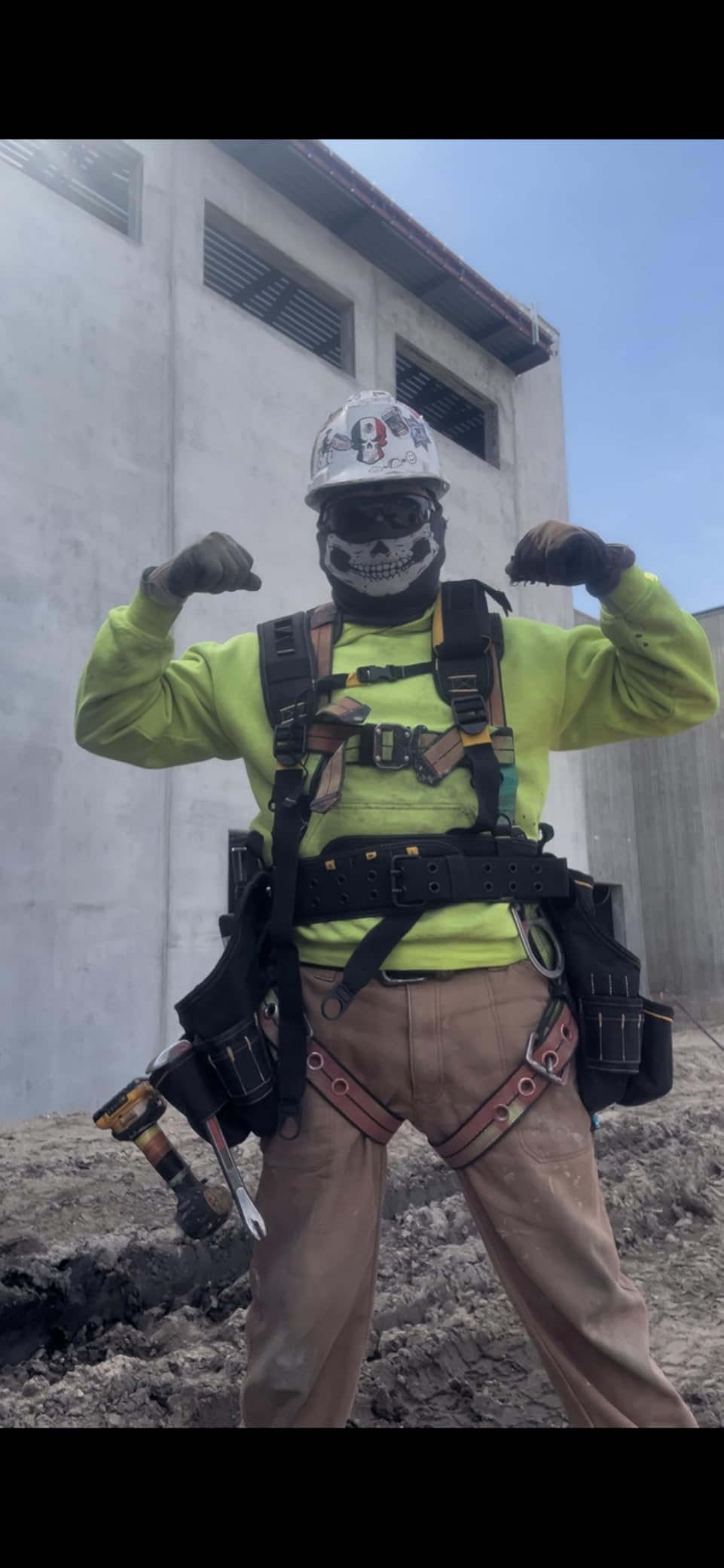 DEWALT Professional Tool Belt Organizer With Suspenders and 25 Pockets, Heavy Duty Construction (DWST540602) customer photo 1