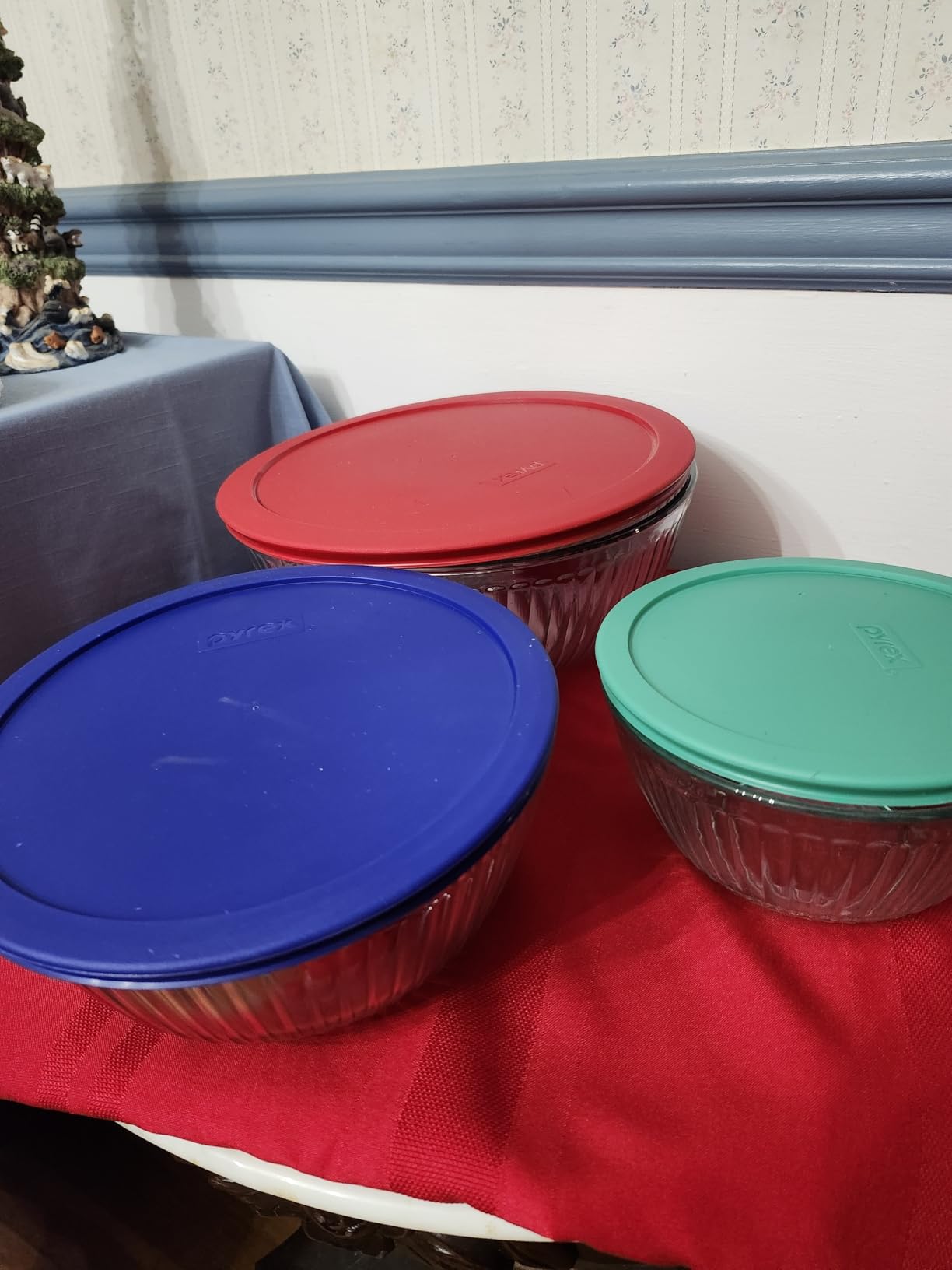 Pyrex Sculpted (3-Pack) Glass Mixing Bowls Set With Plastic Lids customer photo 1