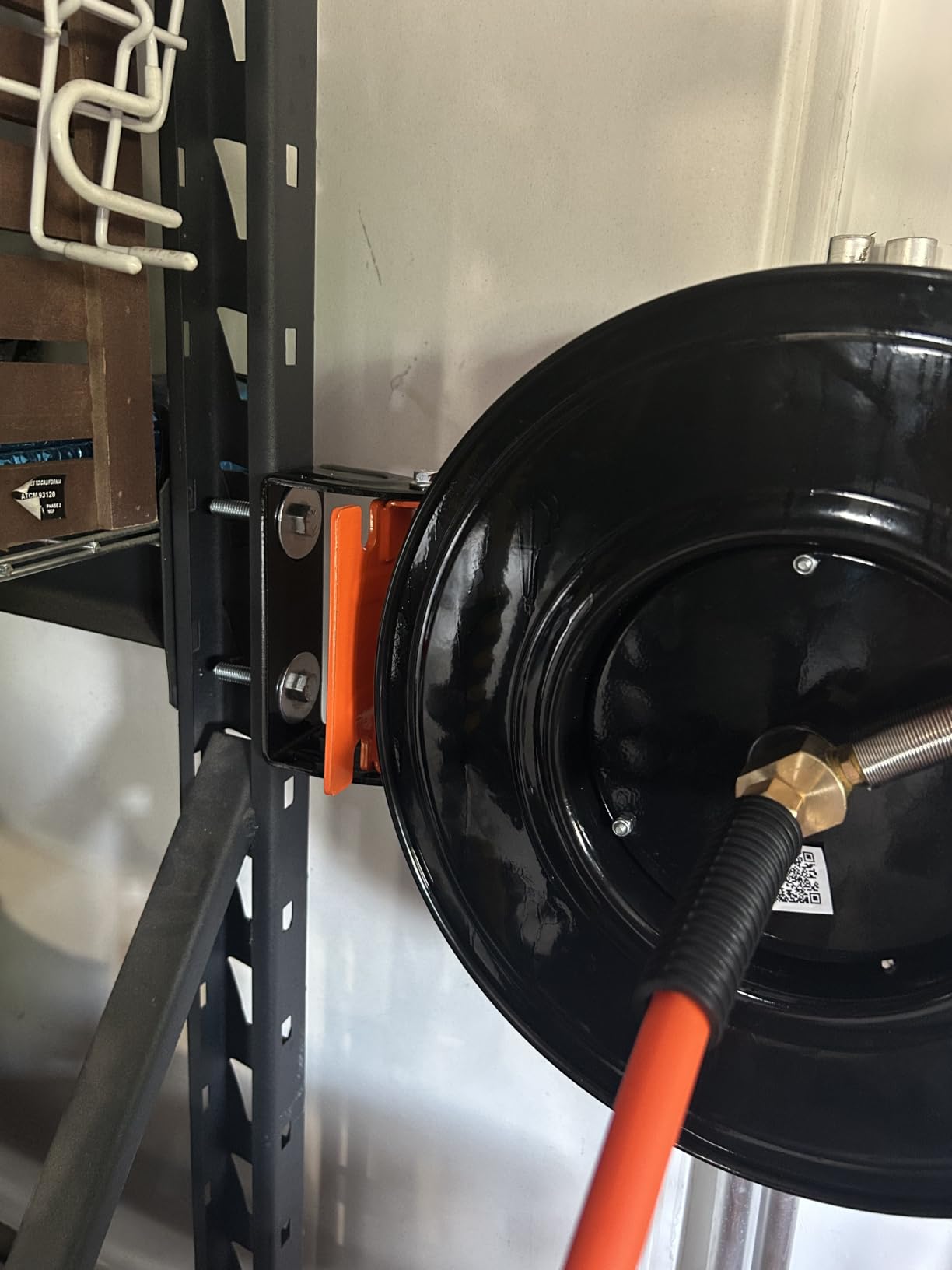 VEVOR Retractable Air Hose Reel 3/8 IN x 50 FT Hybrid Air Hose Max 300PSI customer photo 2